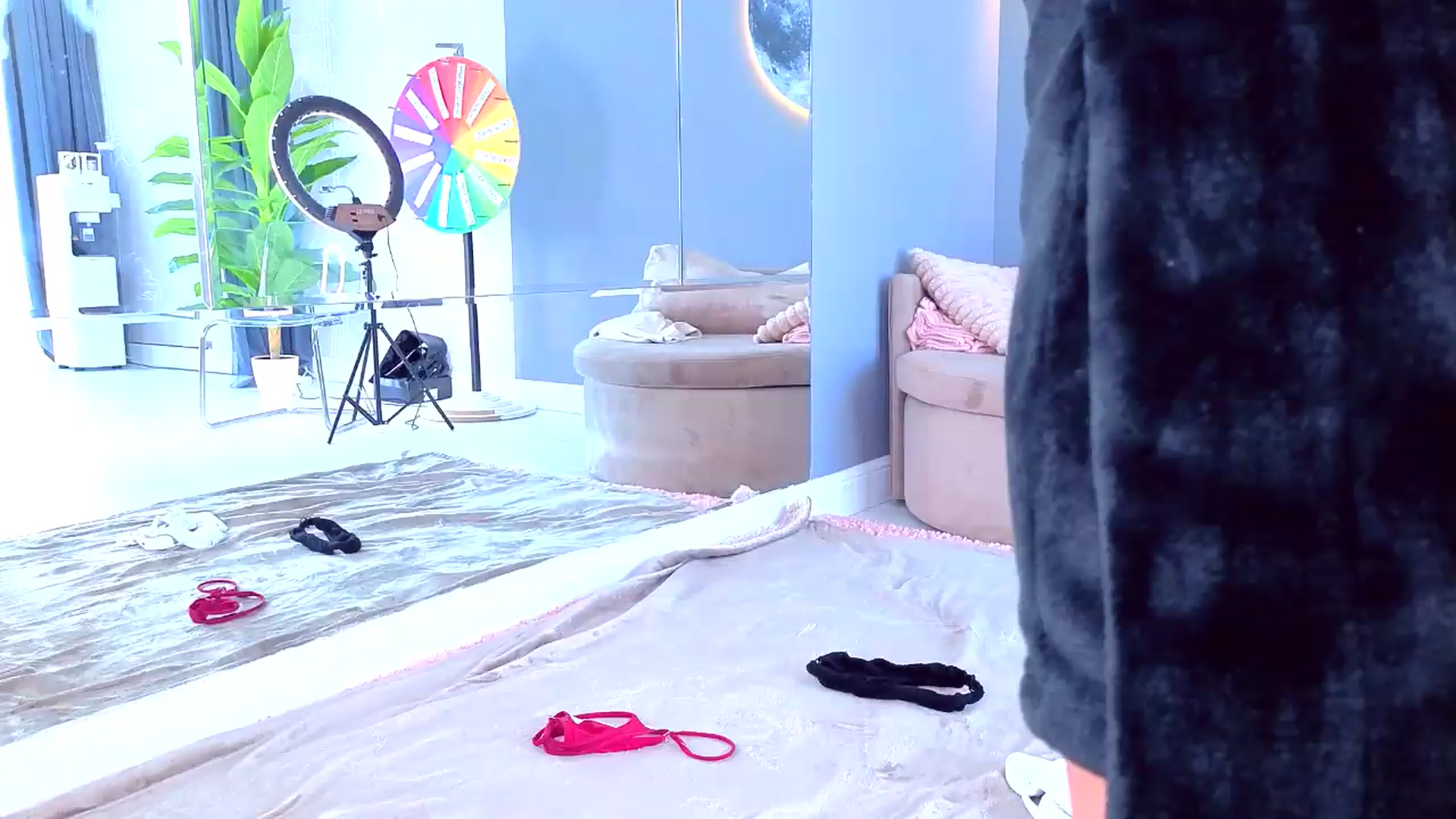 Gallery image thumbnail from AudreyRyen's myfreecams stream on, 06/25/2026, 15:17 image 14 of 20