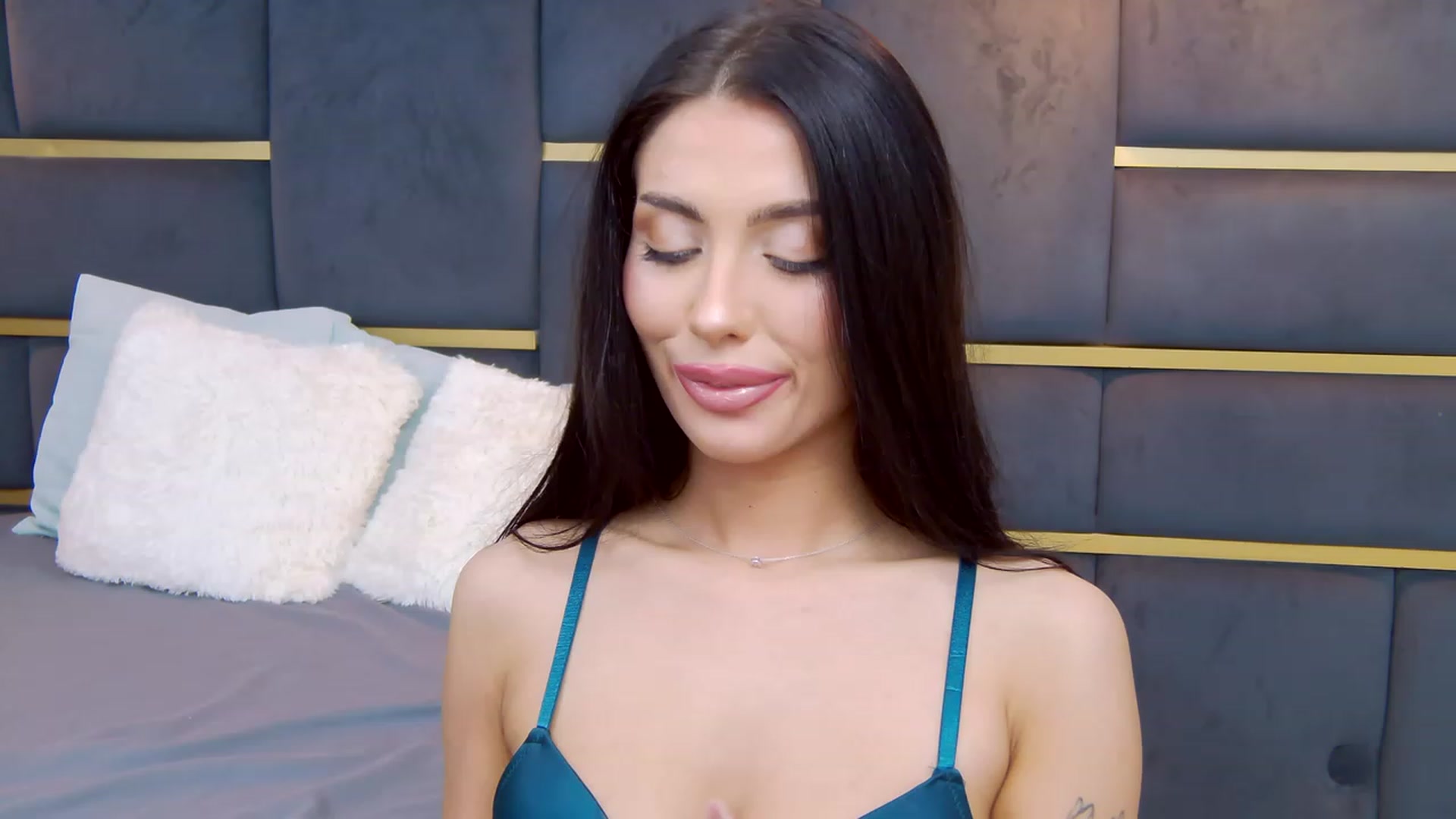 Gallery image thumbnail from AudreyZanne's myfreecams stream on, 02/08/2024, 09:53 image 13 of 20