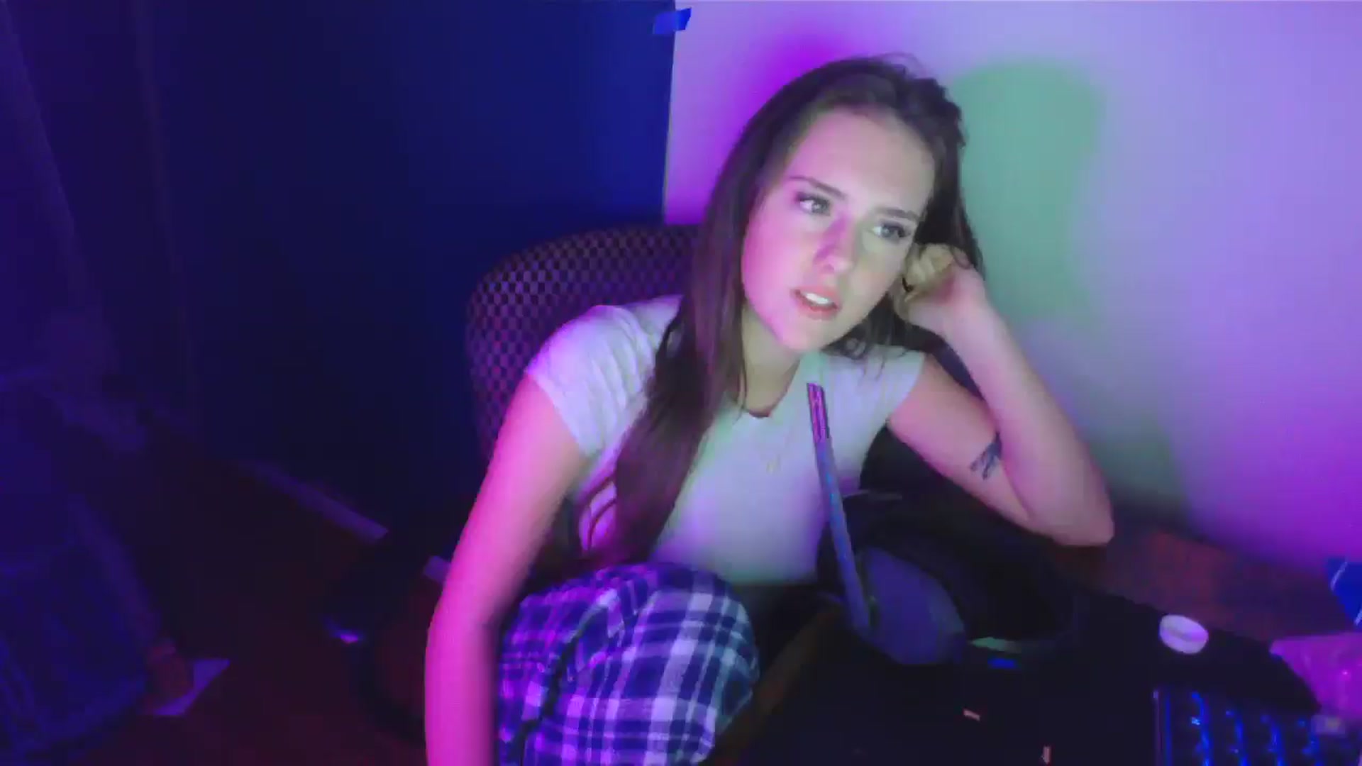 Gallery image thumbnail from Audreylane07's myfreecams stream on, 11/14/2025, 24:15 image 6 of 20