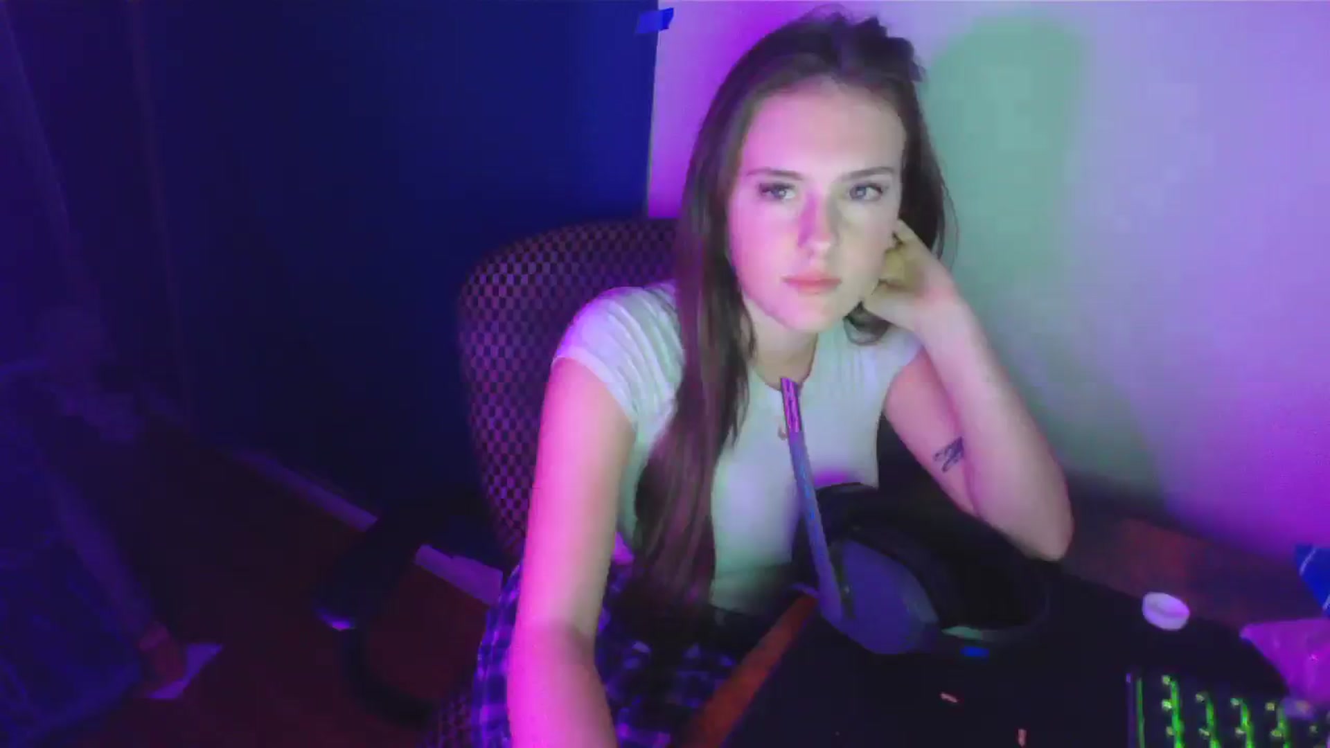 Gallery image thumbnail from Audreylane07's myfreecams stream on, 11/14/2025, 24:15 image 14 of 20