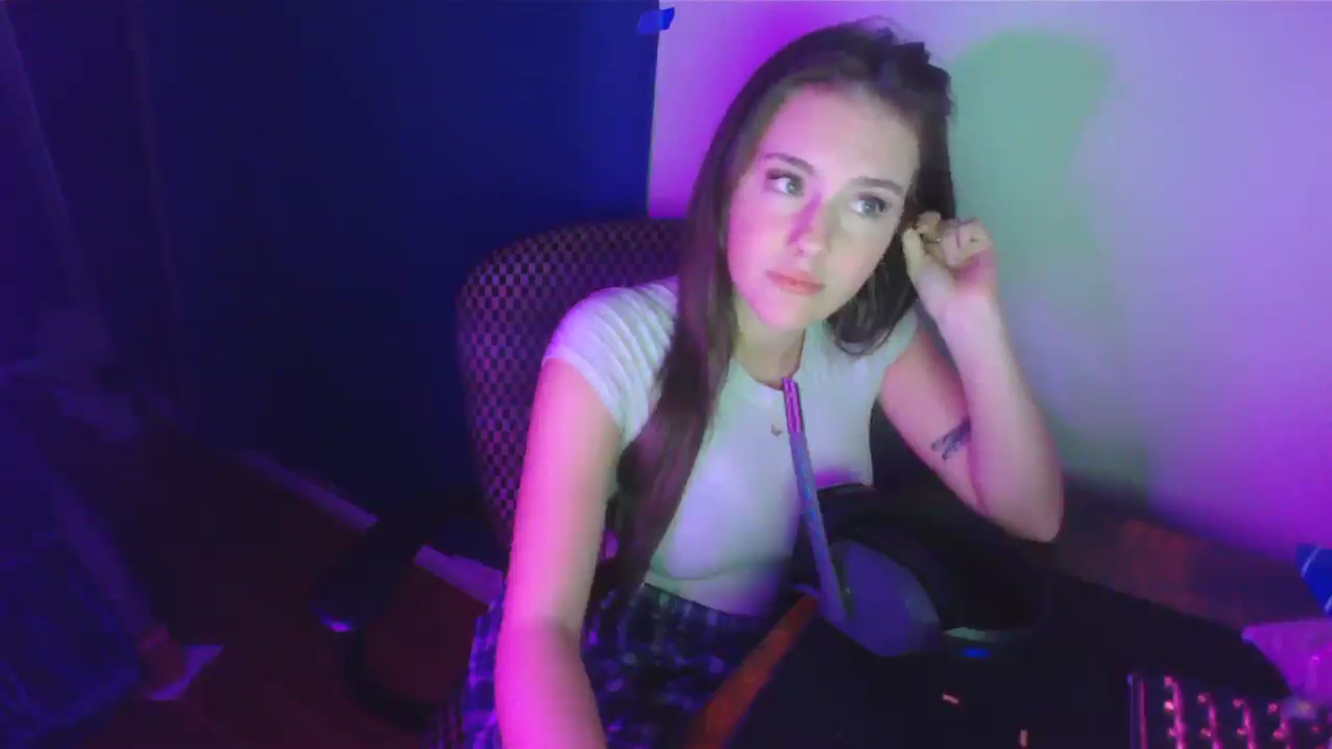 Gallery image thumbnail from Audreylane07's myfreecams stream on, 11/14/2025, 24:15 image 15 of 20