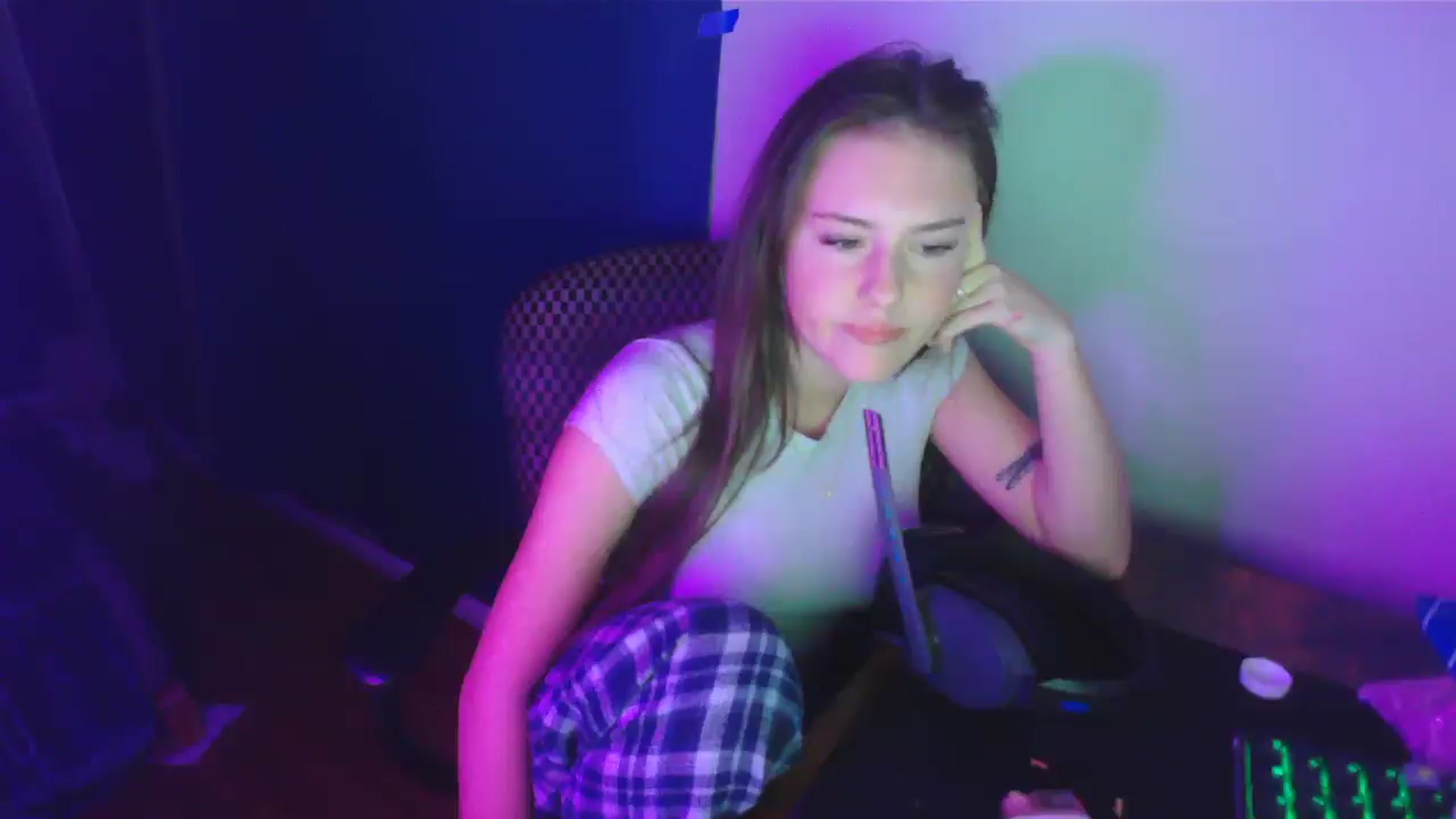 Gallery image thumbnail from Audreylane07's myfreecams stream on, 11/14/2025, 24:15 image 2 of 20