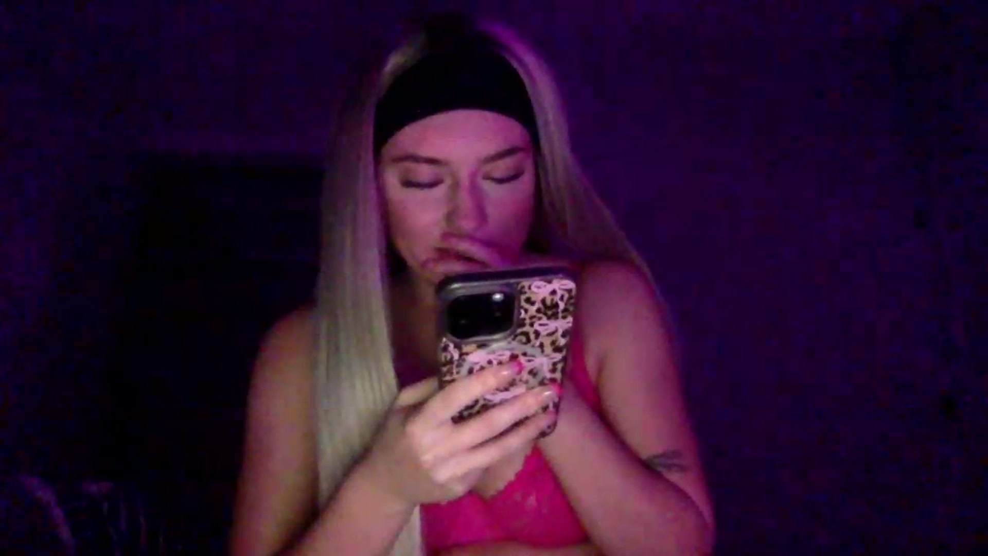 Gallery image thumbnail from Audreylane07's myfreecams stream on, 06/08/2026, 03:41 image 5 of 20