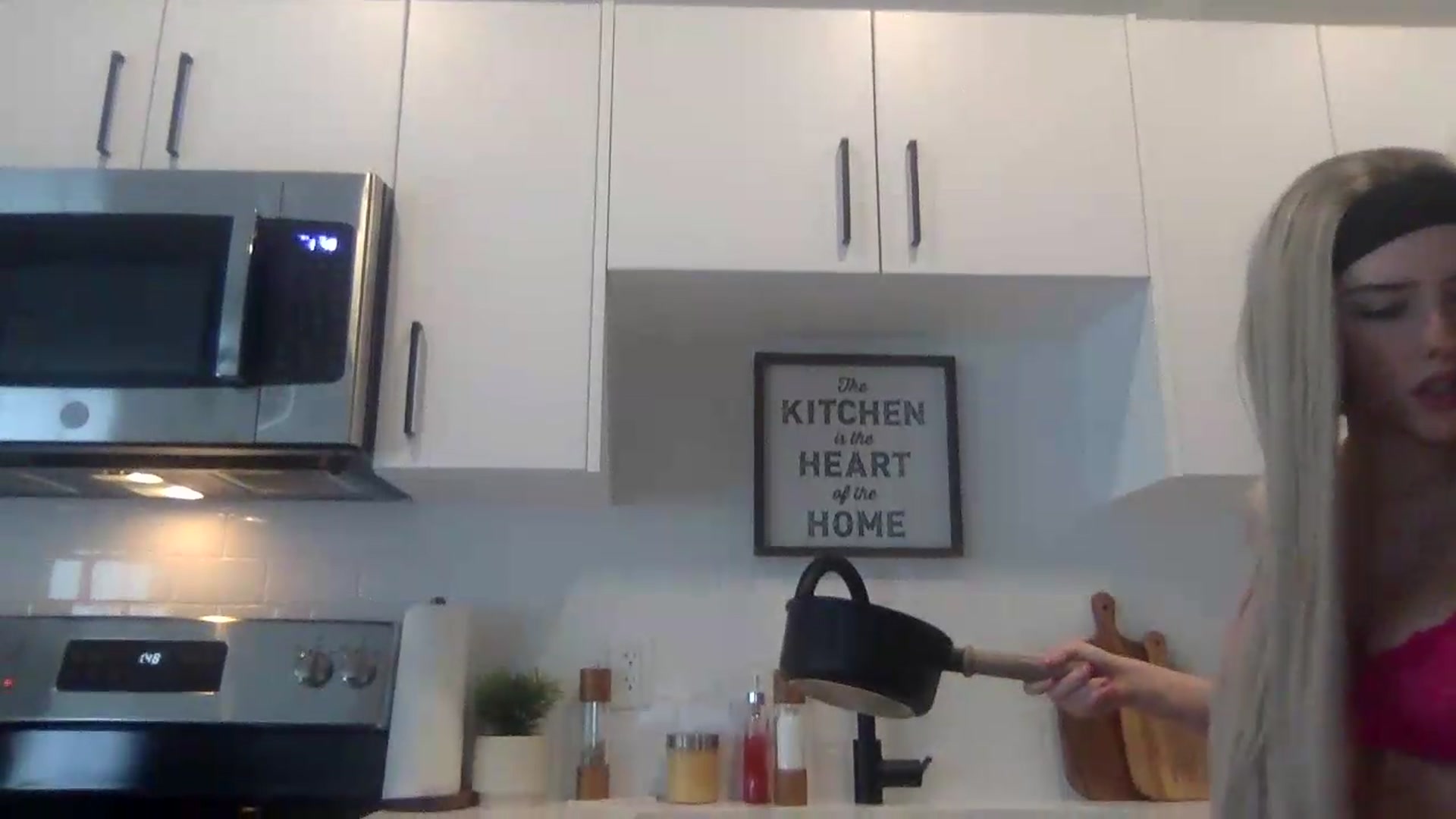 Gallery image thumbnail from Audreylane07's myfreecams stream on, 06/10/2026, 17:11 image 16 of 20