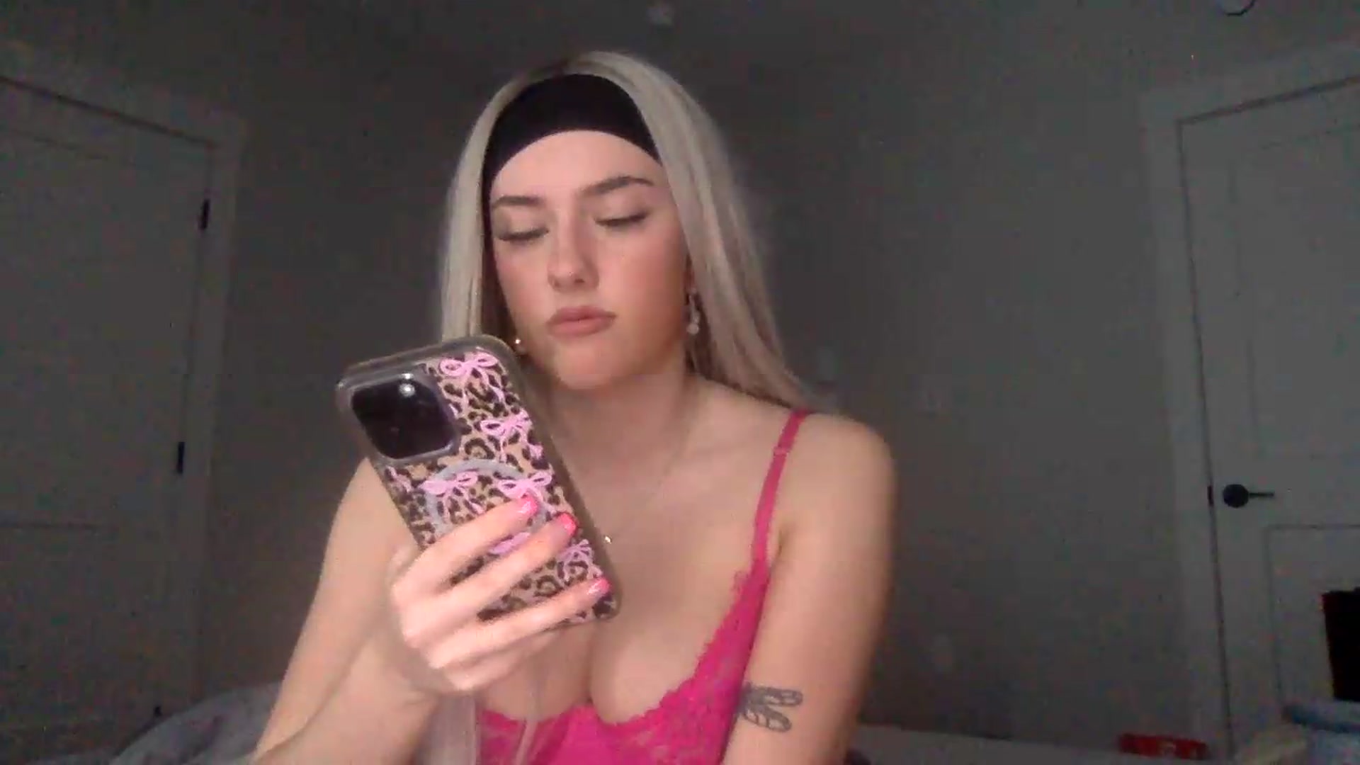Gallery image thumbnail from Audreylane07's myfreecams stream on, 06/10/2026, 18:19 image 5 of 20