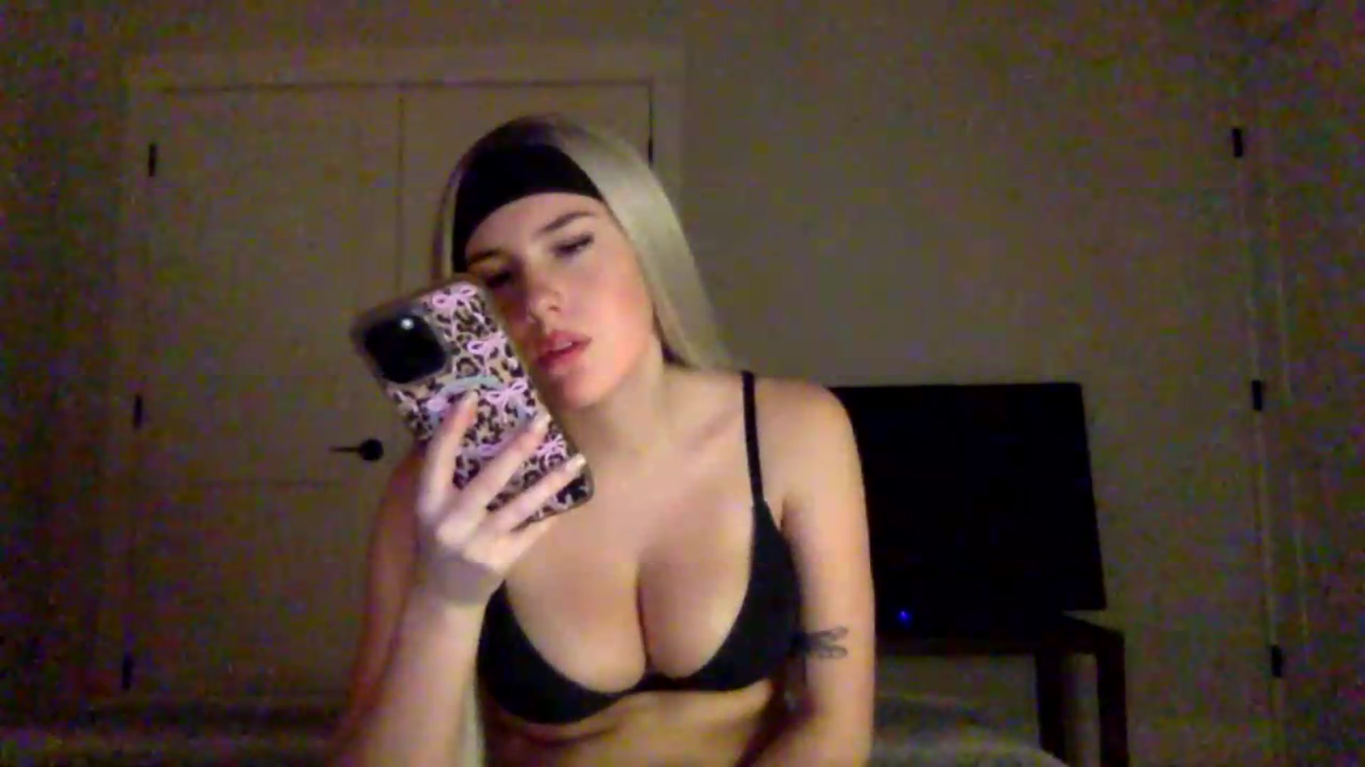 Gallery image thumbnail from Audreylane07's myfreecams stream on, 07/28/2026, 03:39 image 11 of 20