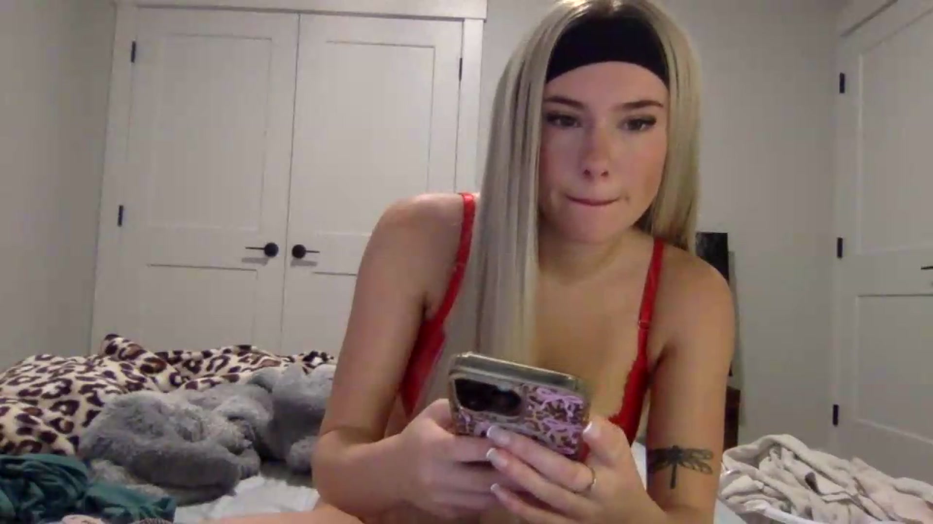 Gallery image thumbnail from Audreylane07's myfreecams stream on, 08/03/2026, 19:54 image 17 of 20