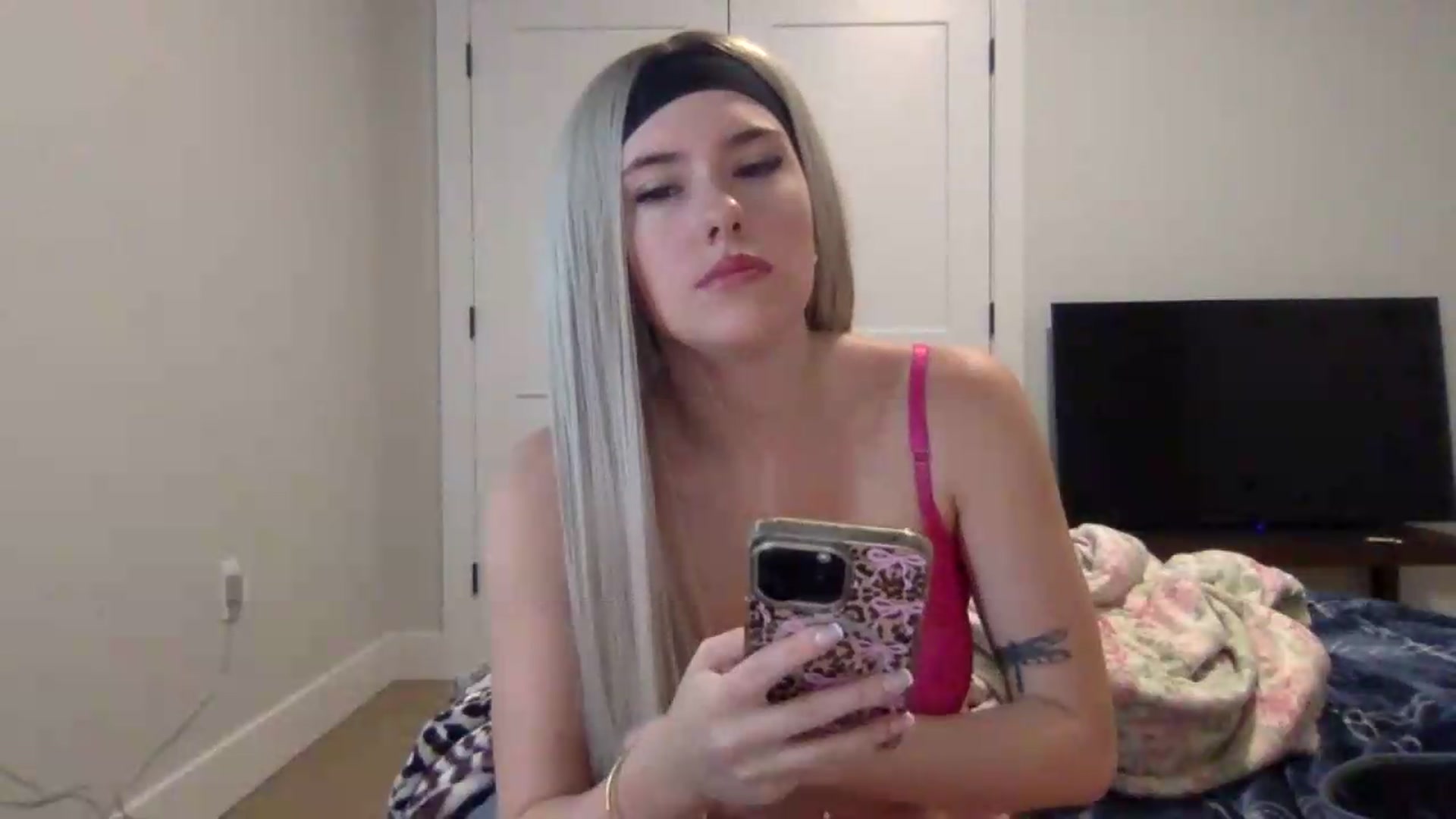 Gallery image thumbnail from Audreylane07's myfreecams stream on, 08/05/2026, 18:18 image 5 of 20