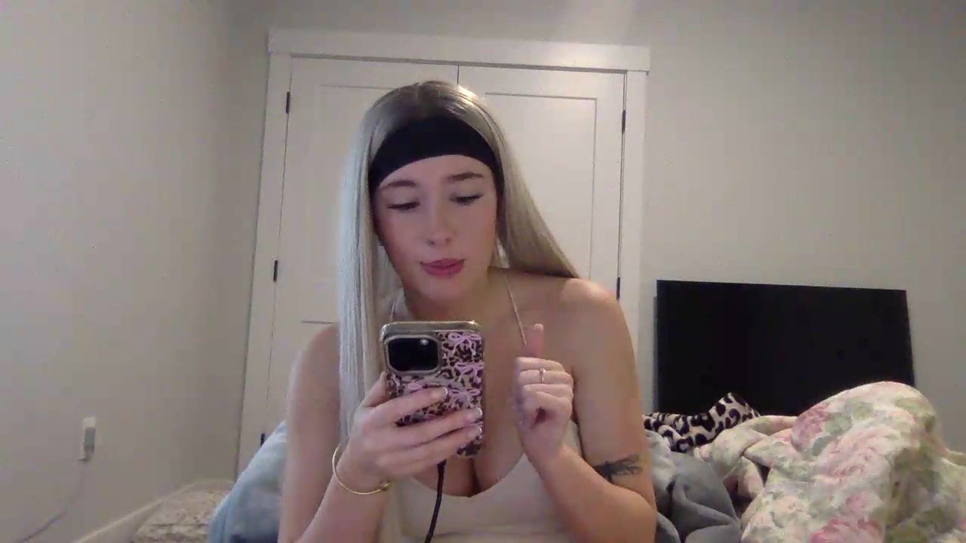 Gallery image thumbnail from Audreylane07's myfreecams stream on, 08/07/2026, 16:28 image 10 of 20