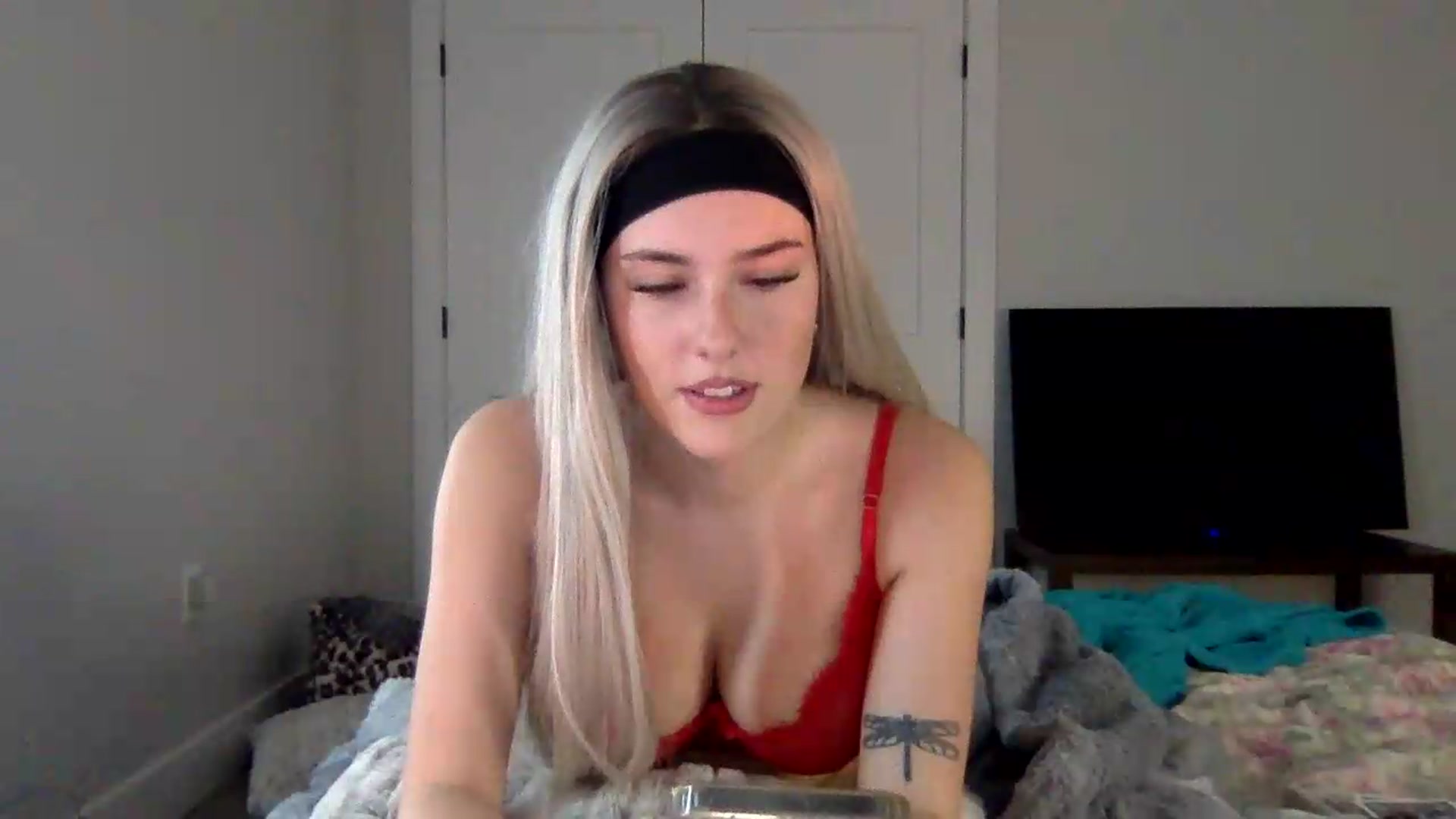 Gallery image thumbnail from Audreylane07's myfreecams stream on, 08/12/2026, 18:41 image 5 of 20