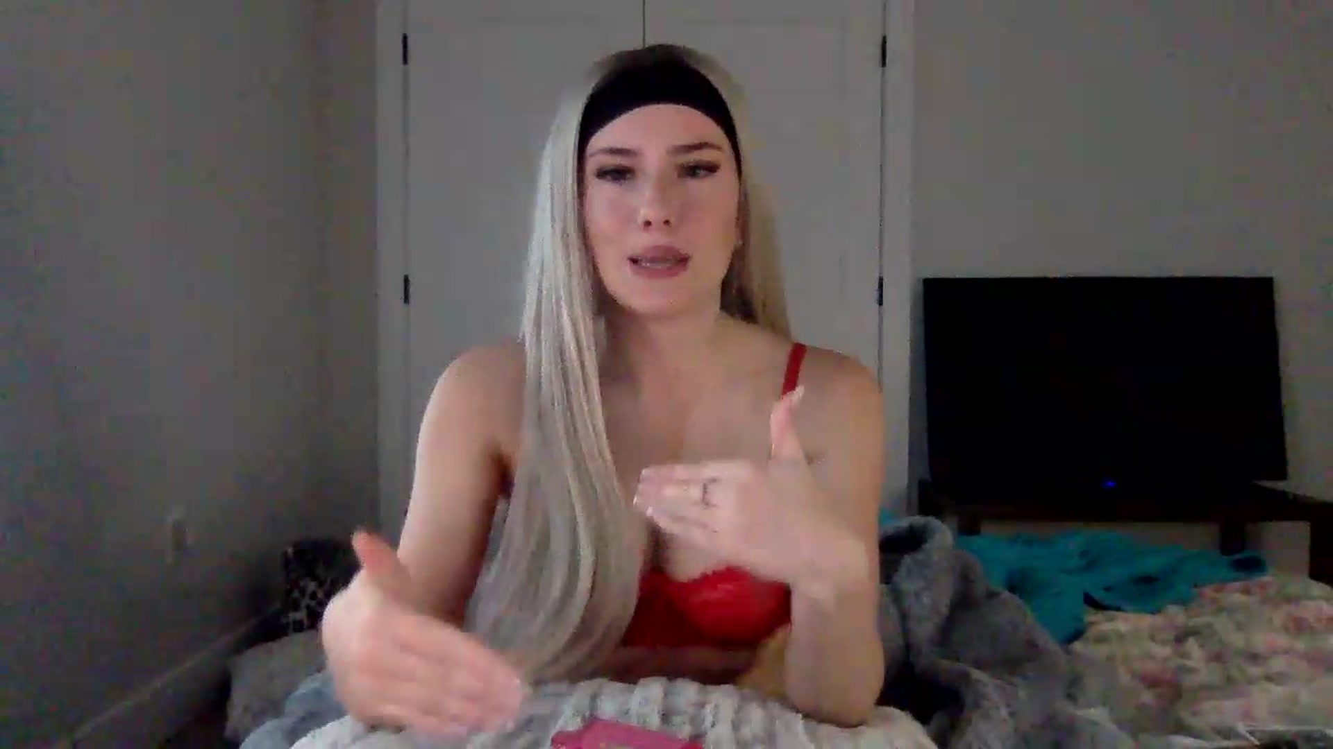 Gallery image thumbnail from Audreylane07's myfreecams stream on, 08/12/2026, 18:41 image 6 of 20
