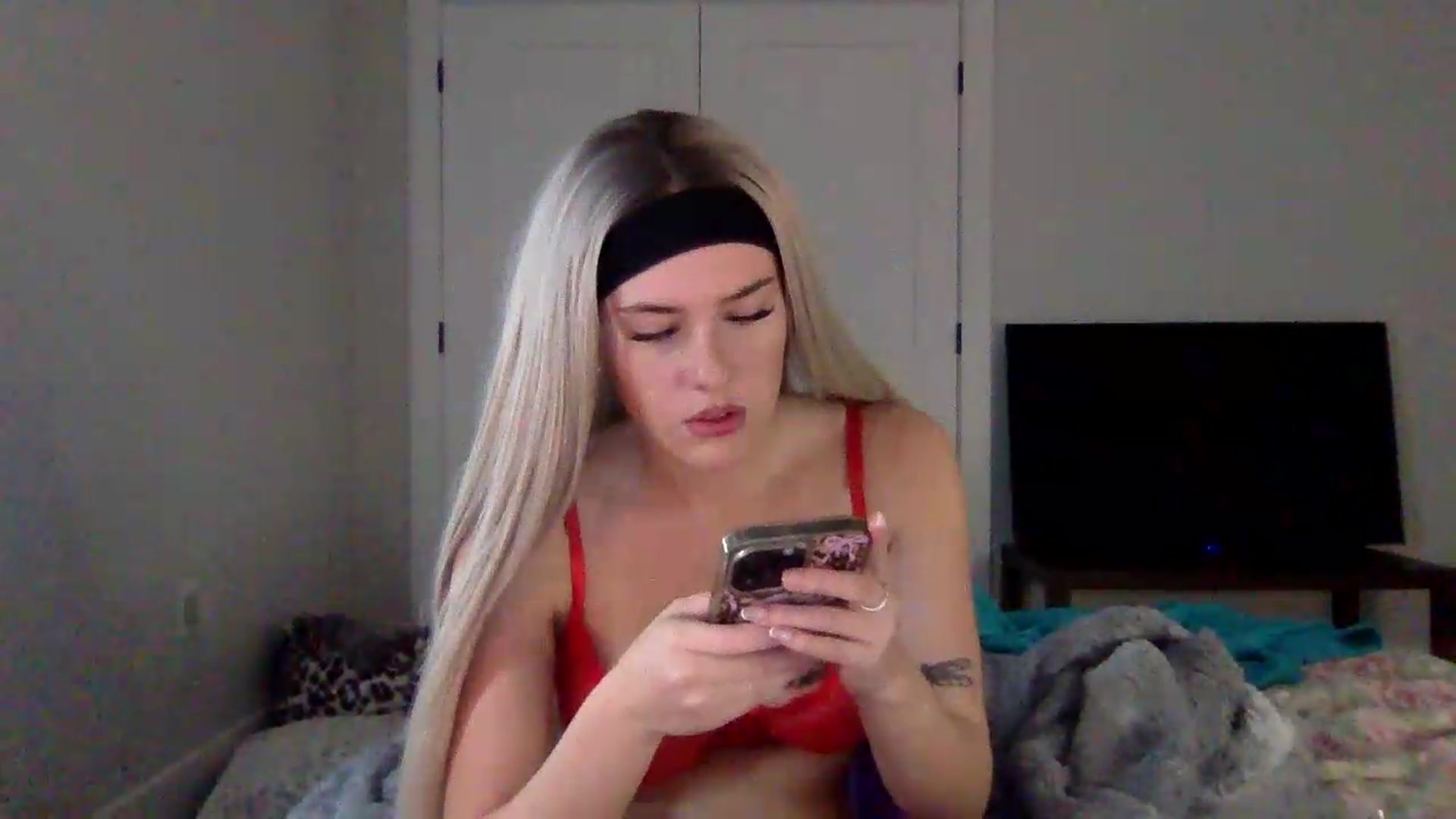 Gallery image thumbnail from Audreylane07's myfreecams stream on, 08/12/2026, 18:41 image 10 of 20