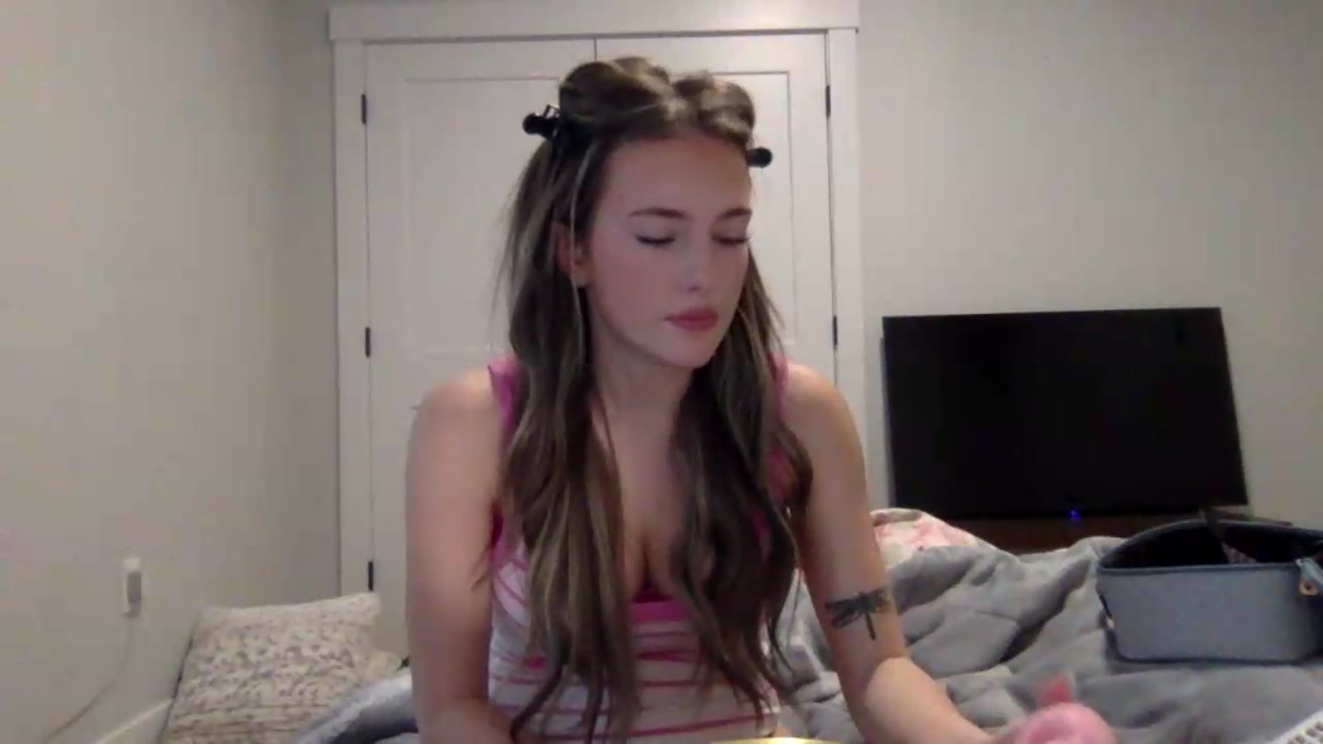 Gallery image thumbnail from Audreylane07's myfreecams stream on, 08/26/2026, 18:07 image 4 of 20