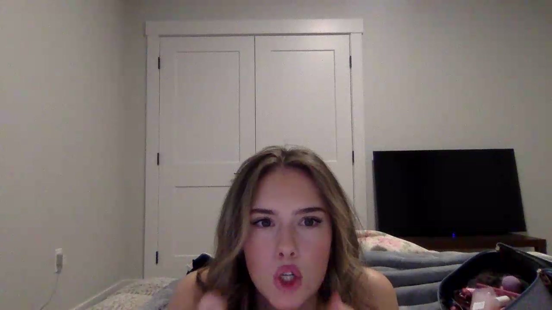 Gallery image thumbnail from Audreylane07's myfreecams stream on, 08/26/2026, 21:50 image 10 of 20