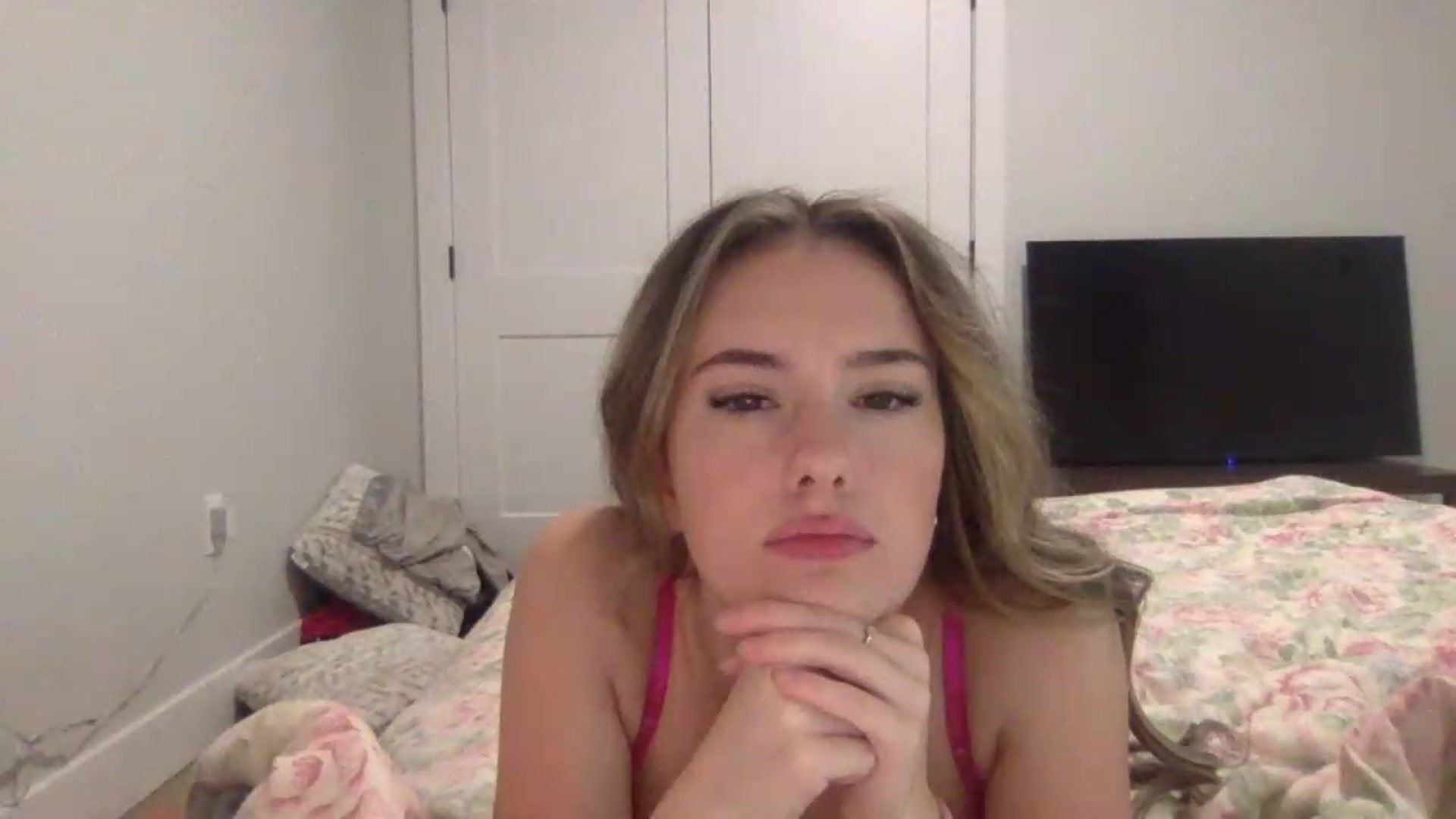 Gallery image thumbnail from Audreylane07's myfreecams stream on, 08/31/2026, 03:16 image 6 of 20