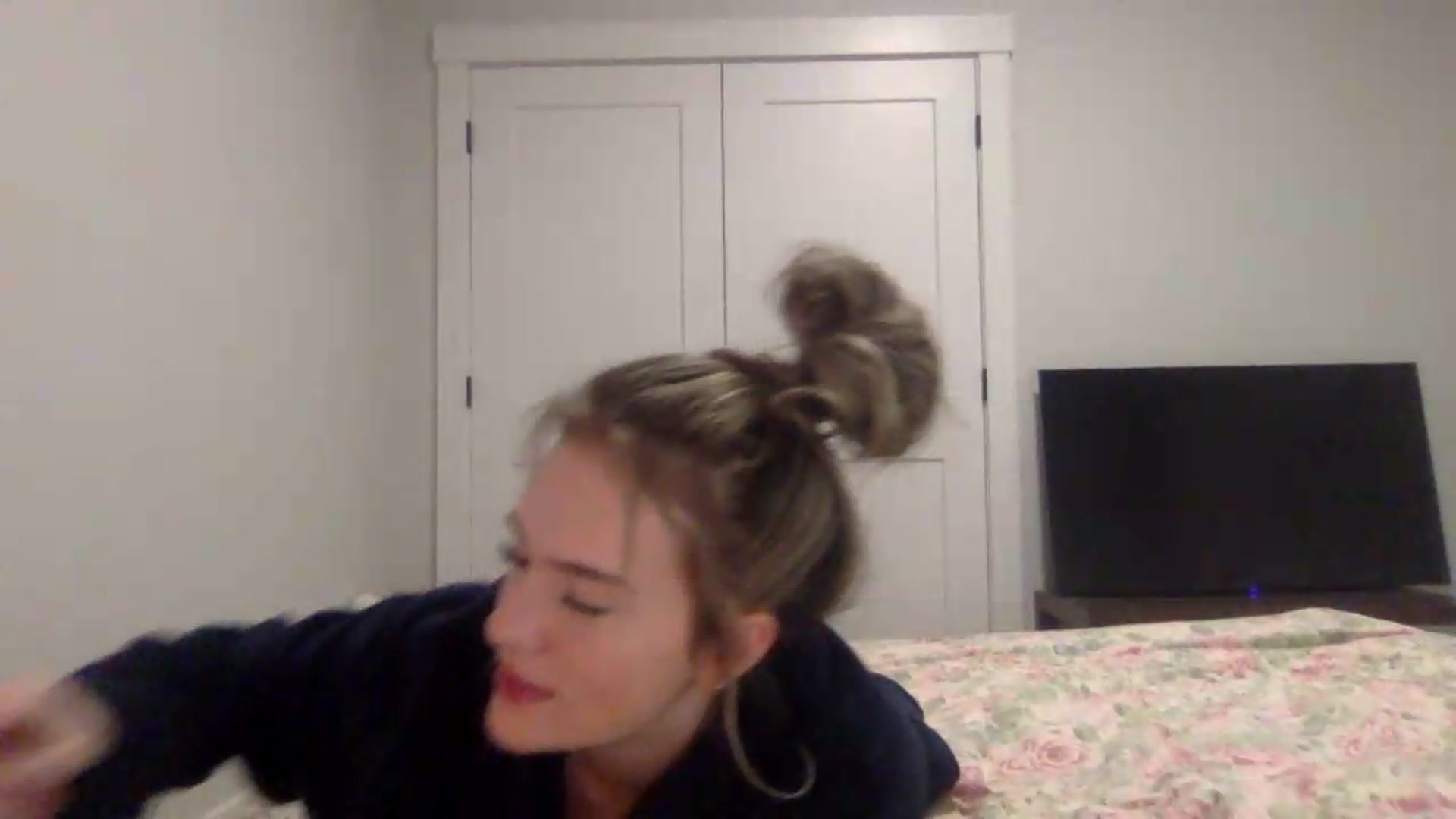 Gallery image thumbnail from Audreylane07's myfreecams stream on, 08/31/2026, 03:16 image 14 of 20