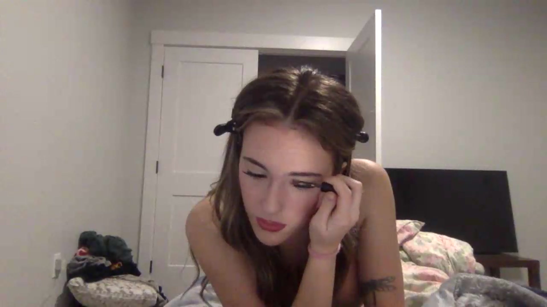Gallery image thumbnail from Audreylane07's myfreecams stream on, 08/31/2026, 23:34 image 18 of 20