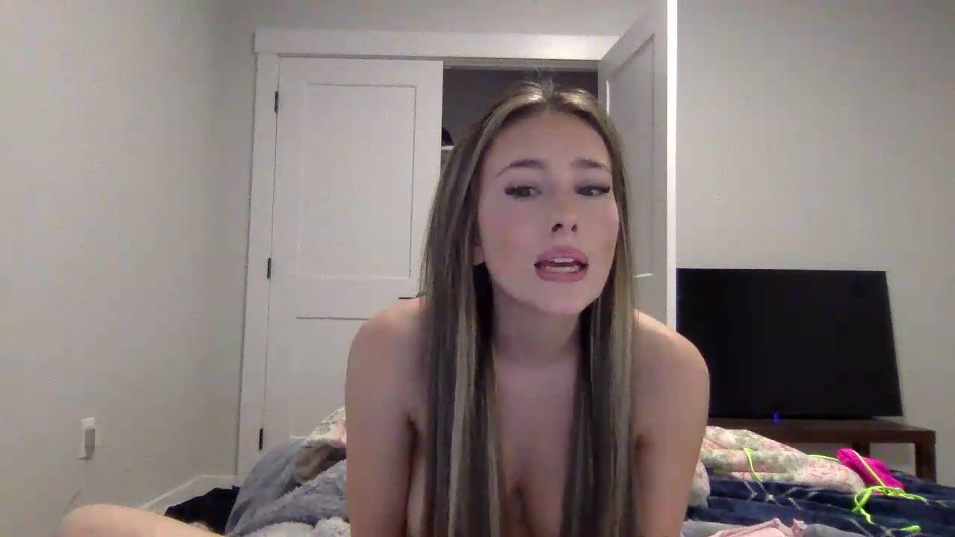 Gallery image thumbnail from Audreylane07's myfreecams stream on, 09/09/2026, 20:51 image 17 of 20