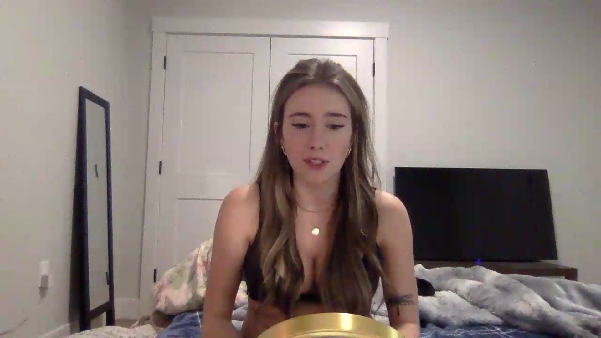 Gallery image thumbnail from Audreylane07's myfreecams stream on, 09/15/2026, 01:06 image 17 of 20
