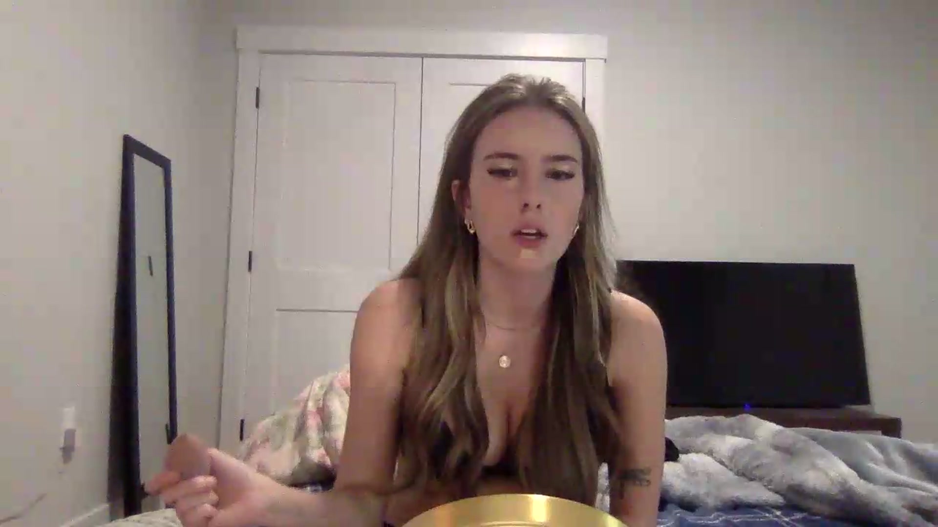 Gallery image thumbnail from Audreylane07's myfreecams stream on, 09/15/2026, 01:06 image 13 of 20