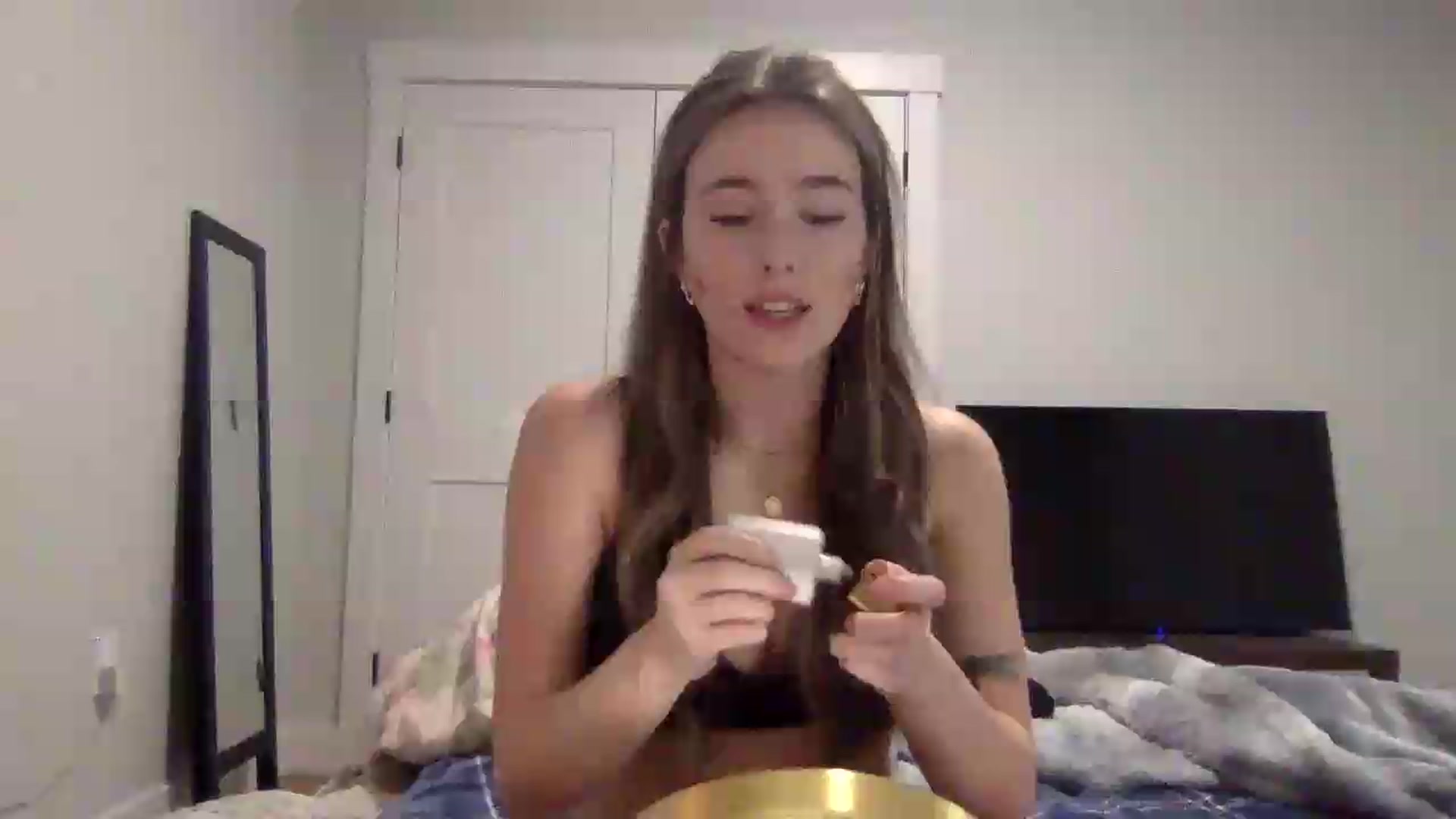Gallery image thumbnail from Audreylane07's myfreecams stream on, 09/15/2026, 01:06 image 18 of 20