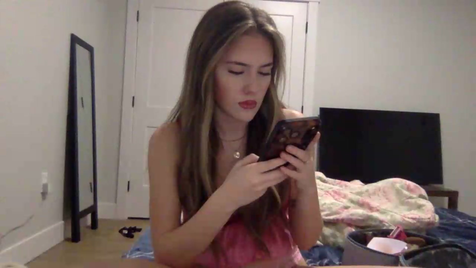 Gallery image thumbnail from Audreylane07's myfreecams stream on, 09/16/2026, 23:31 image 5 of 20