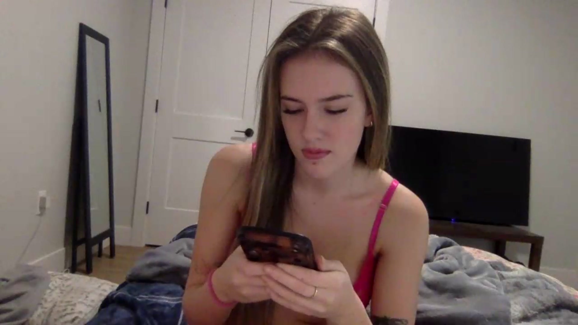 Gallery image thumbnail from Audreylane07's myfreecams stream on, 09/24/2026, 24:00 image 16 of 20