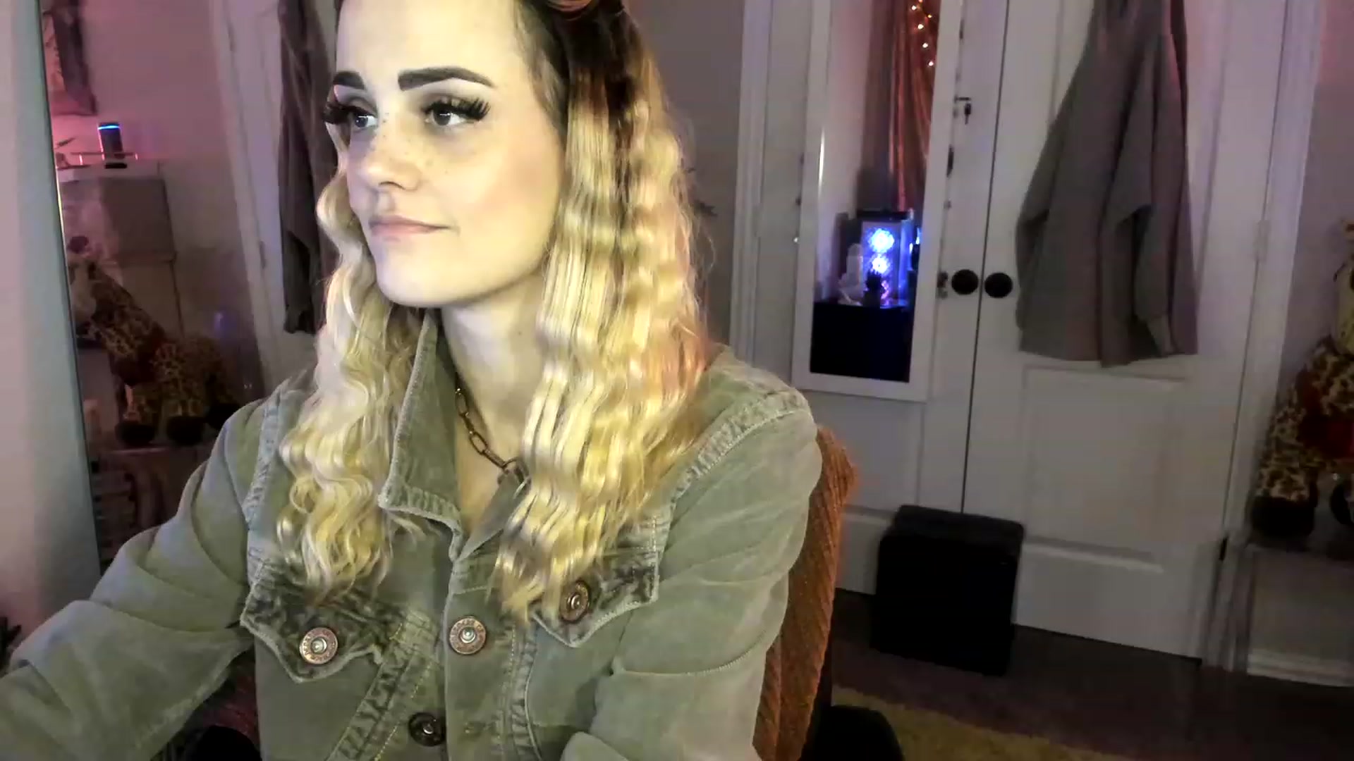 Gallery image thumbnail from AudryLikes's myfreecams stream on, 12/06/2022, 24:00 image 6 of 20