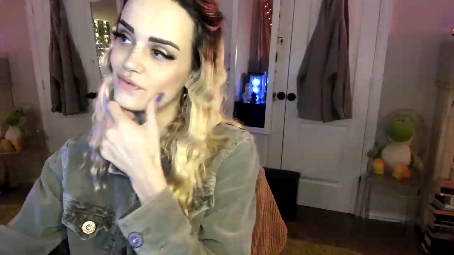 Gallery image thumbnail from AudryLikes's myfreecams stream on, 12/06/2022, 24:00 image 4 of 20