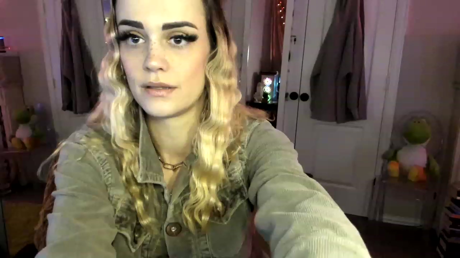 Gallery image thumbnail from AudryLikes's myfreecams stream on, 12/06/2022, 24:00 image 3 of 20