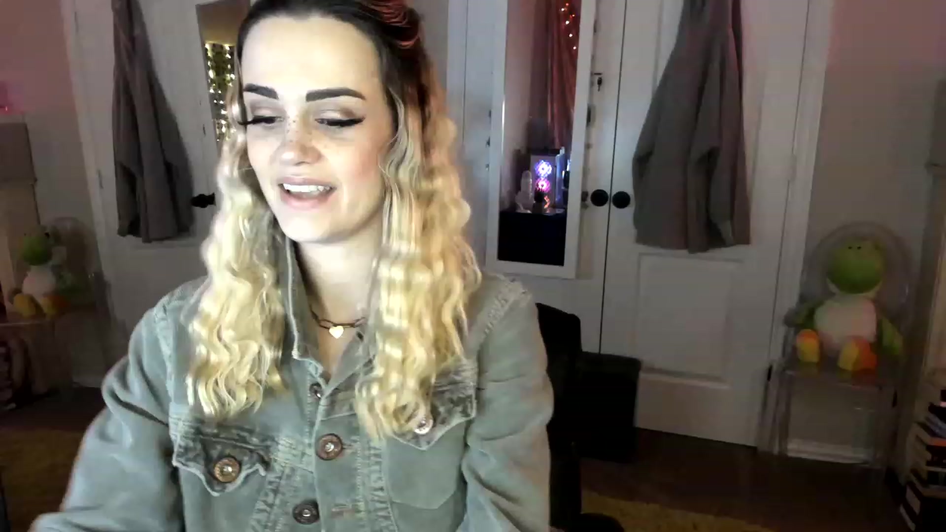 Gallery image thumbnail from AudryLikes's myfreecams stream on, 12/06/2022, 24:00 image 1 of 20