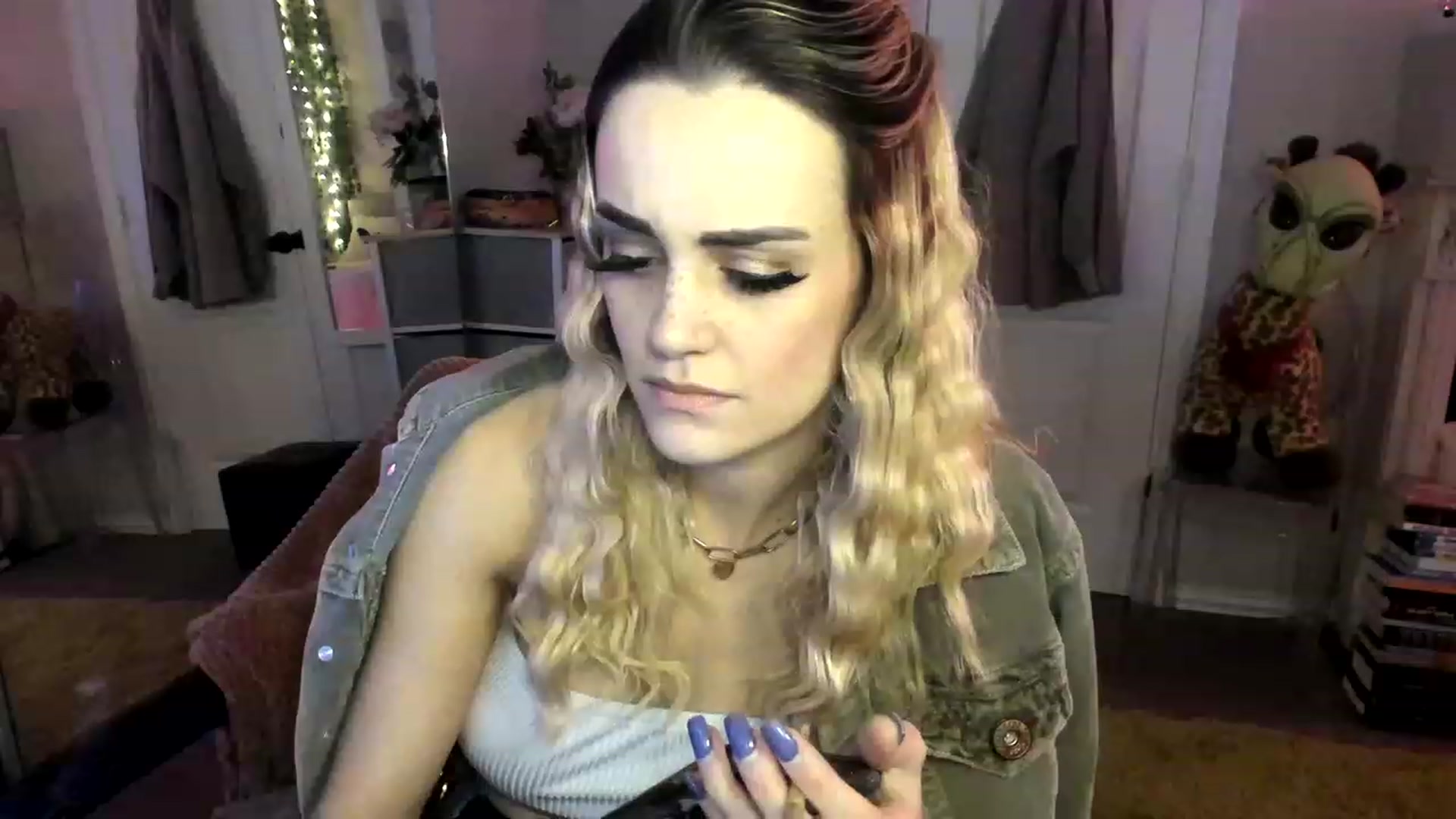Gallery image thumbnail from AudryLikes's myfreecams stream on, 12/06/2022, 24:00 image 16 of 20