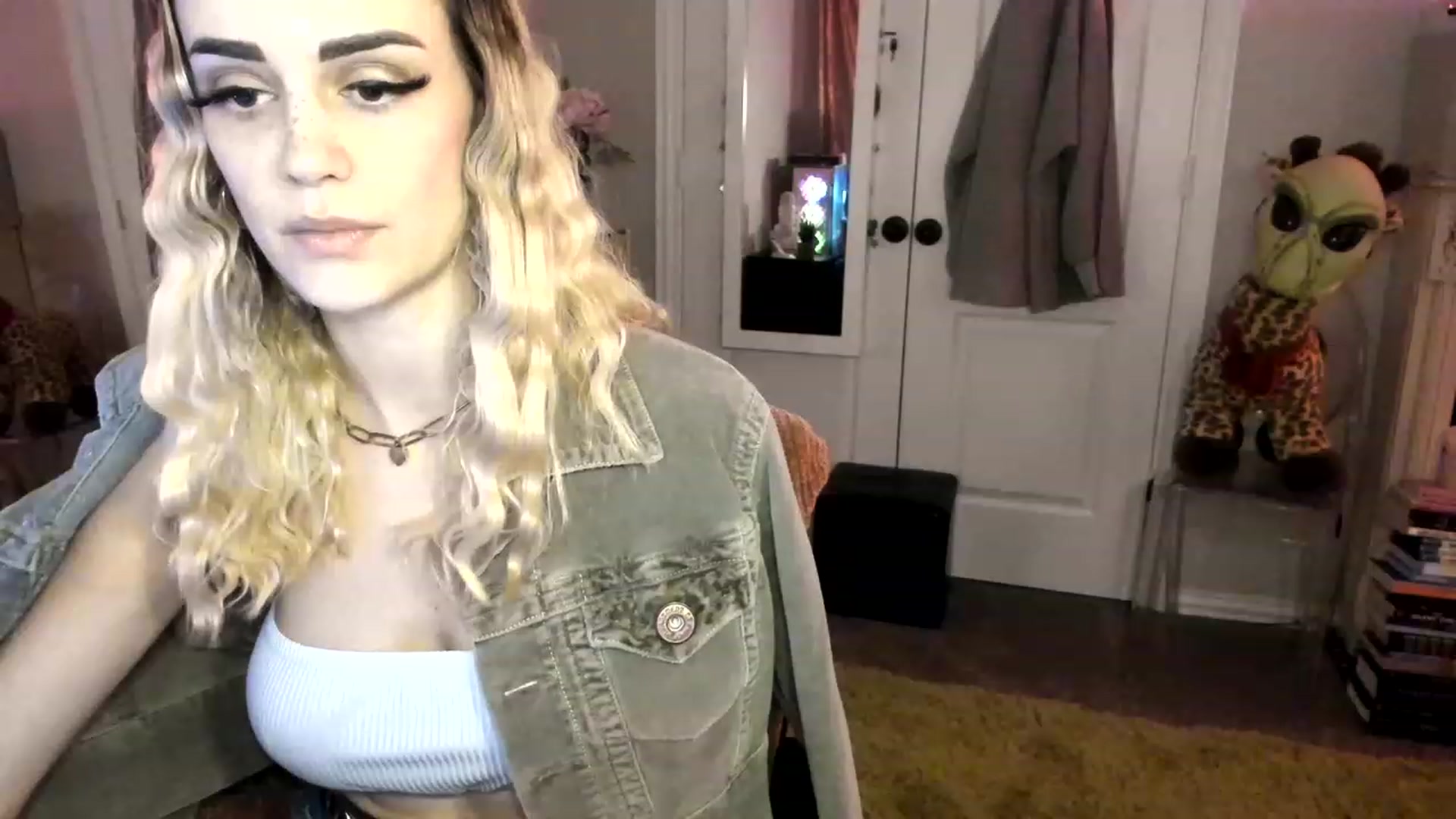 Gallery image thumbnail from AudryLikes's myfreecams stream on, 12/06/2022, 24:00 image 13 of 20