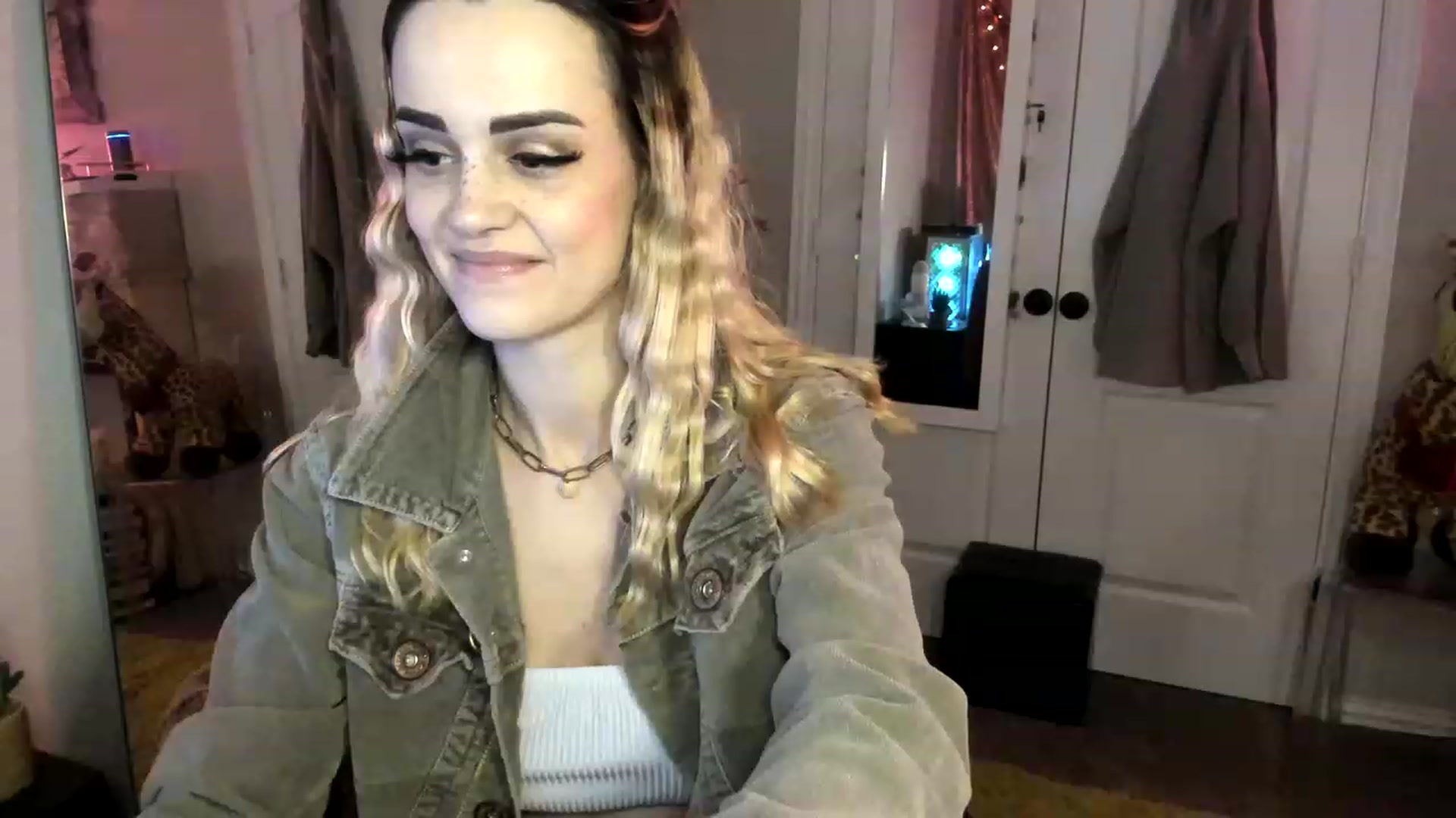 Gallery image thumbnail from AudryLikes's myfreecams stream on, 12/06/2022, 24:00 image 7 of 20