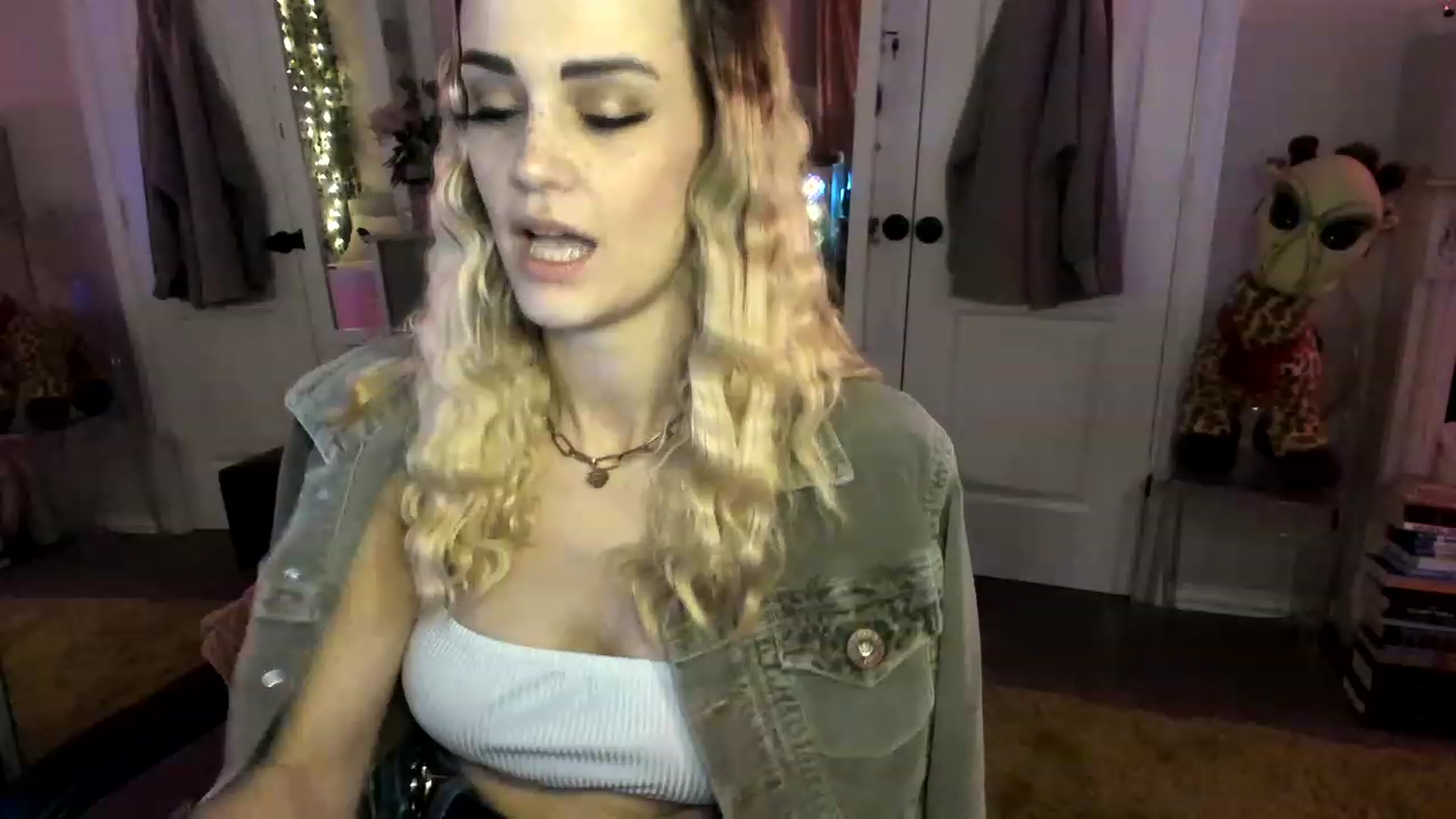 Gallery image thumbnail from AudryLikes's myfreecams stream on, 12/06/2022, 24:37 image 7 of 20