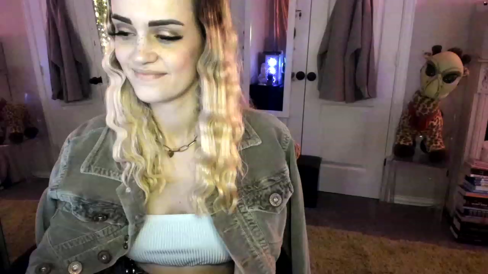 Gallery image thumbnail from AudryLikes's myfreecams stream on, 12/06/2022, 24:37 image 18 of 20