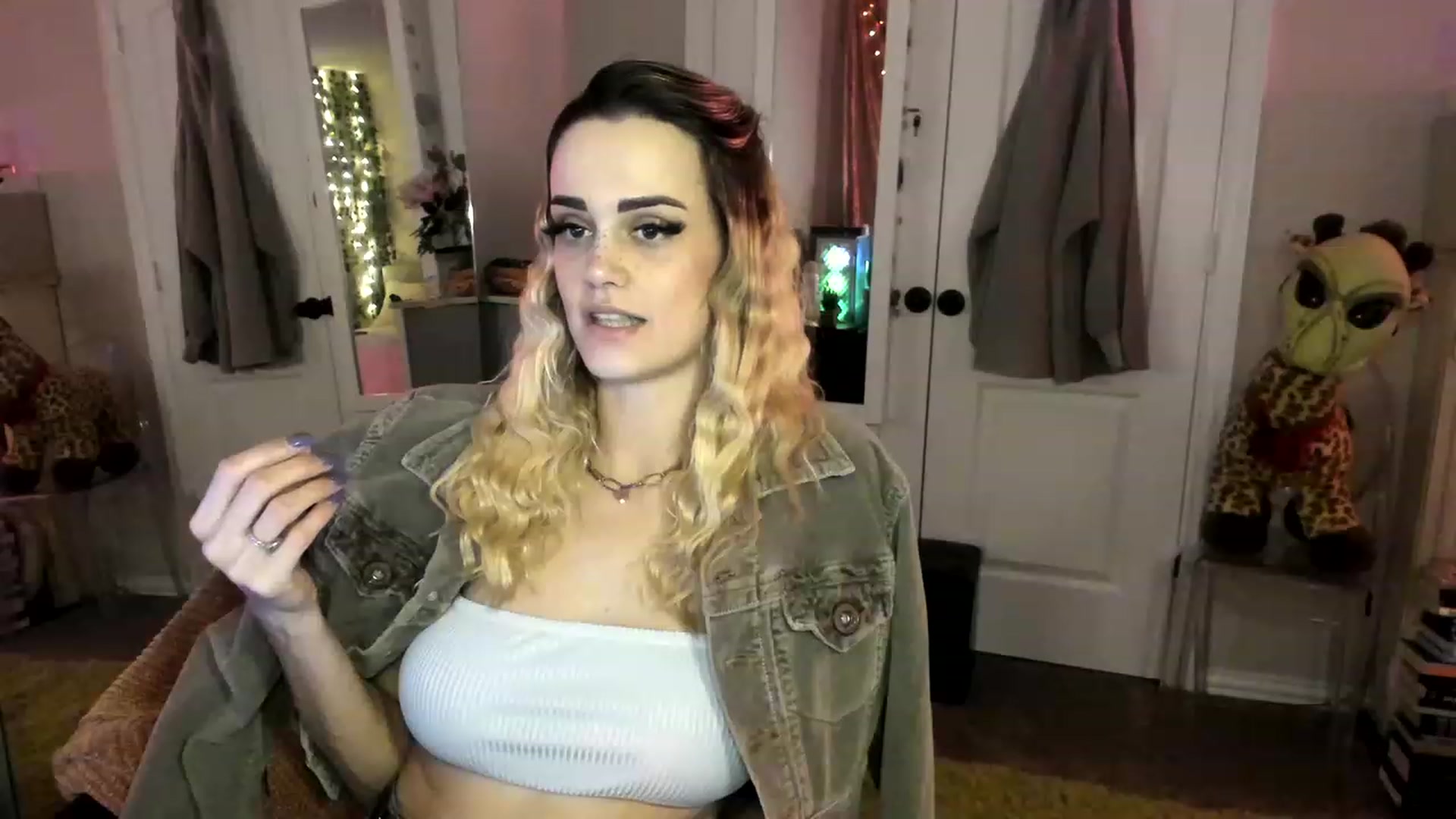 Gallery image thumbnail from AudryLikes's myfreecams stream on, 12/06/2022, 24:37 image 4 of 20