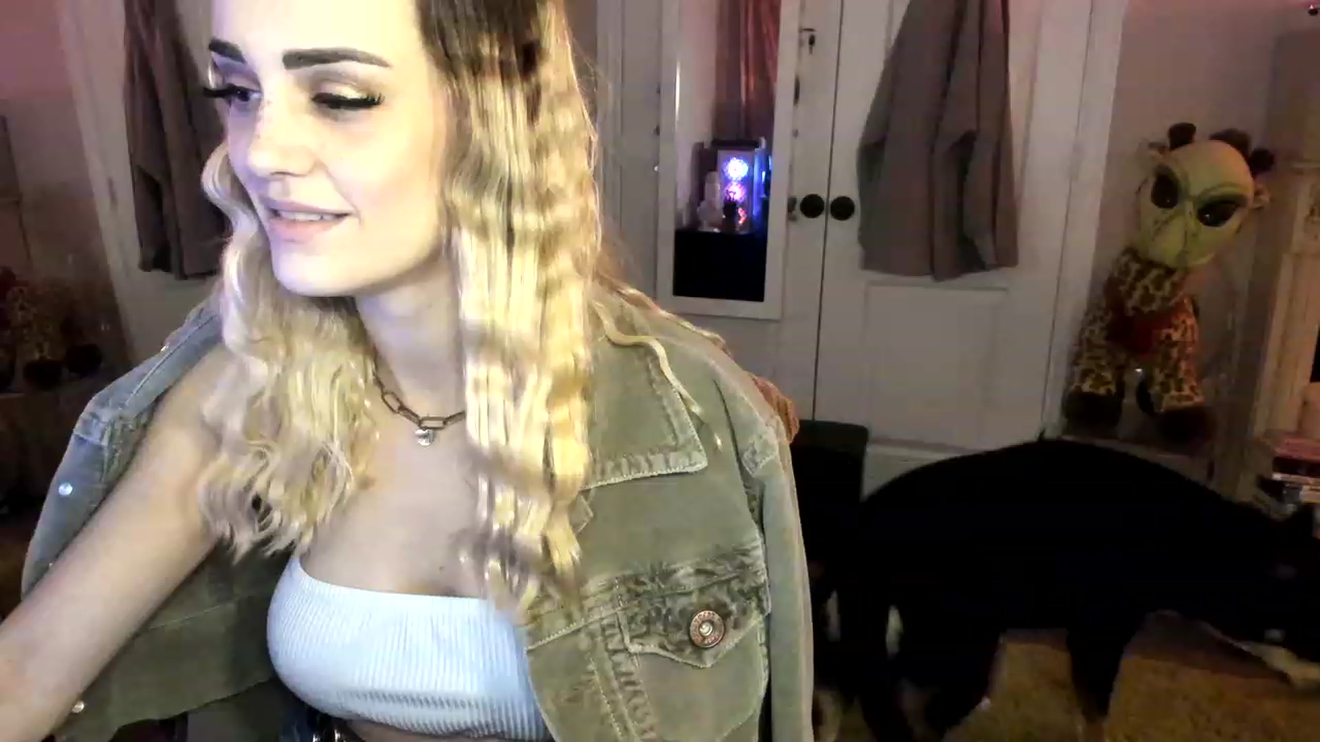 Gallery image thumbnail from AudryLikes's myfreecams stream on, 12/06/2022, 24:37 image 14 of 20