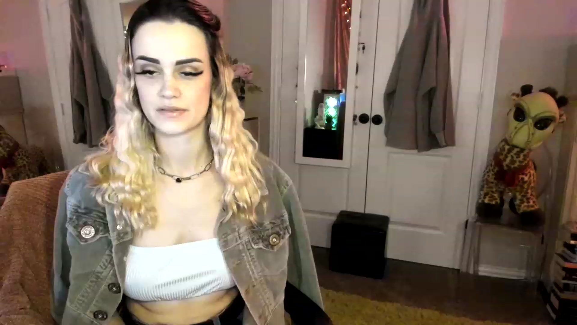 Gallery image thumbnail from AudryLikes's myfreecams stream on, 12/06/2022, 24:37 image 3 of 20
