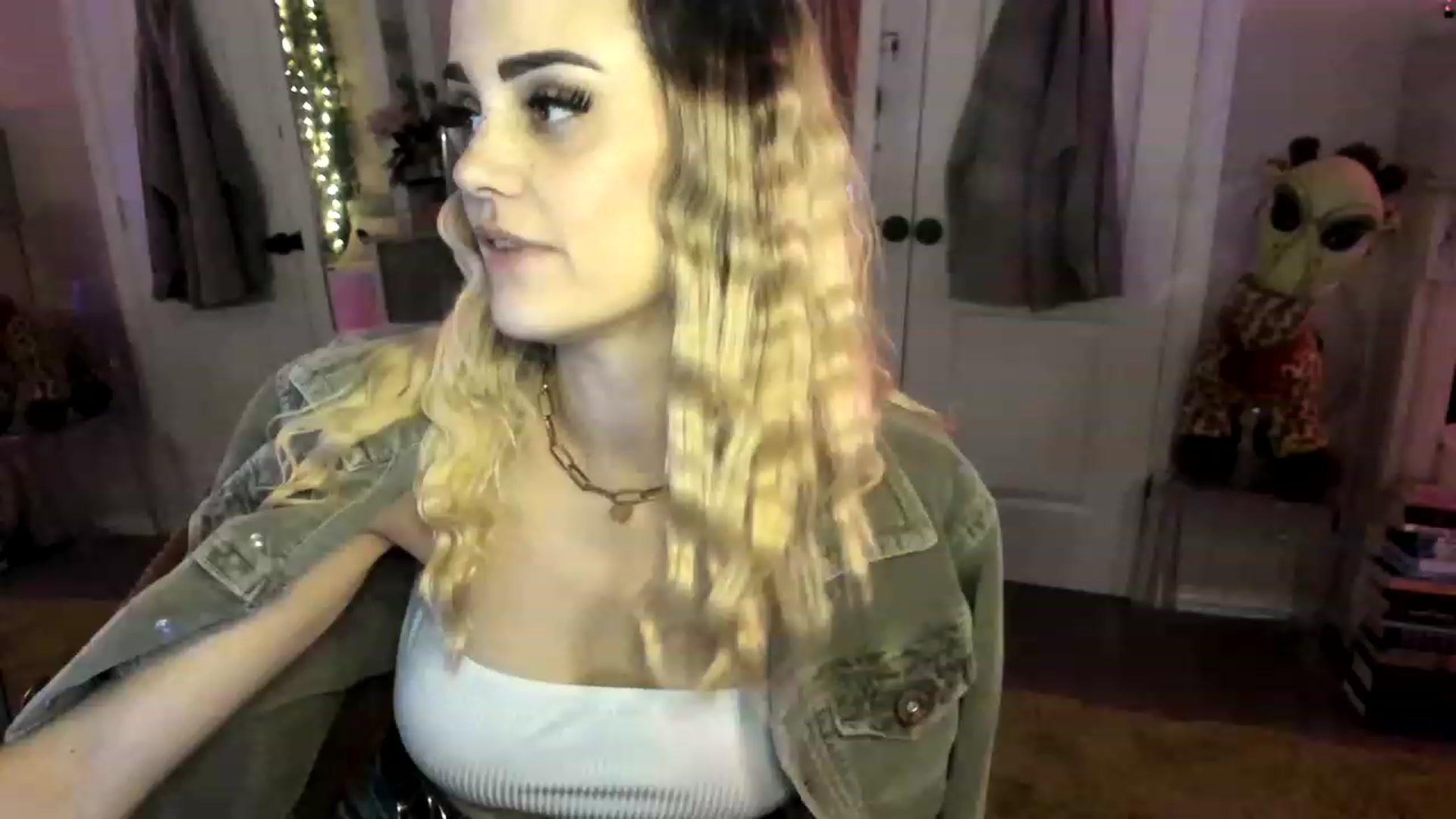 Gallery image thumbnail from AudryLikes's myfreecams stream on, 12/06/2022, 24:37 image 10 of 20