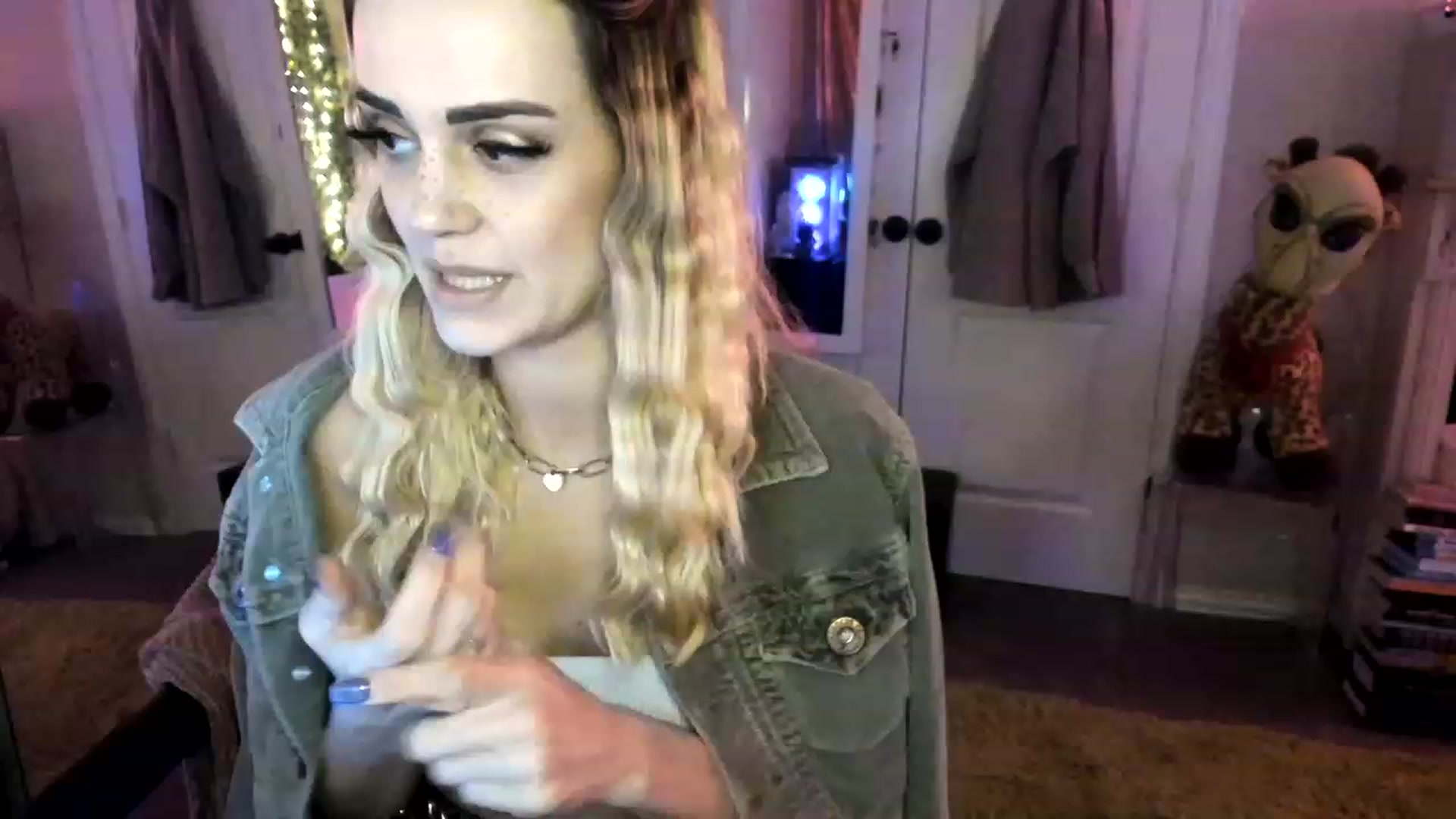 Gallery image thumbnail from AudryLikes's myfreecams stream on, 12/06/2022, 24:37 image 19 of 20