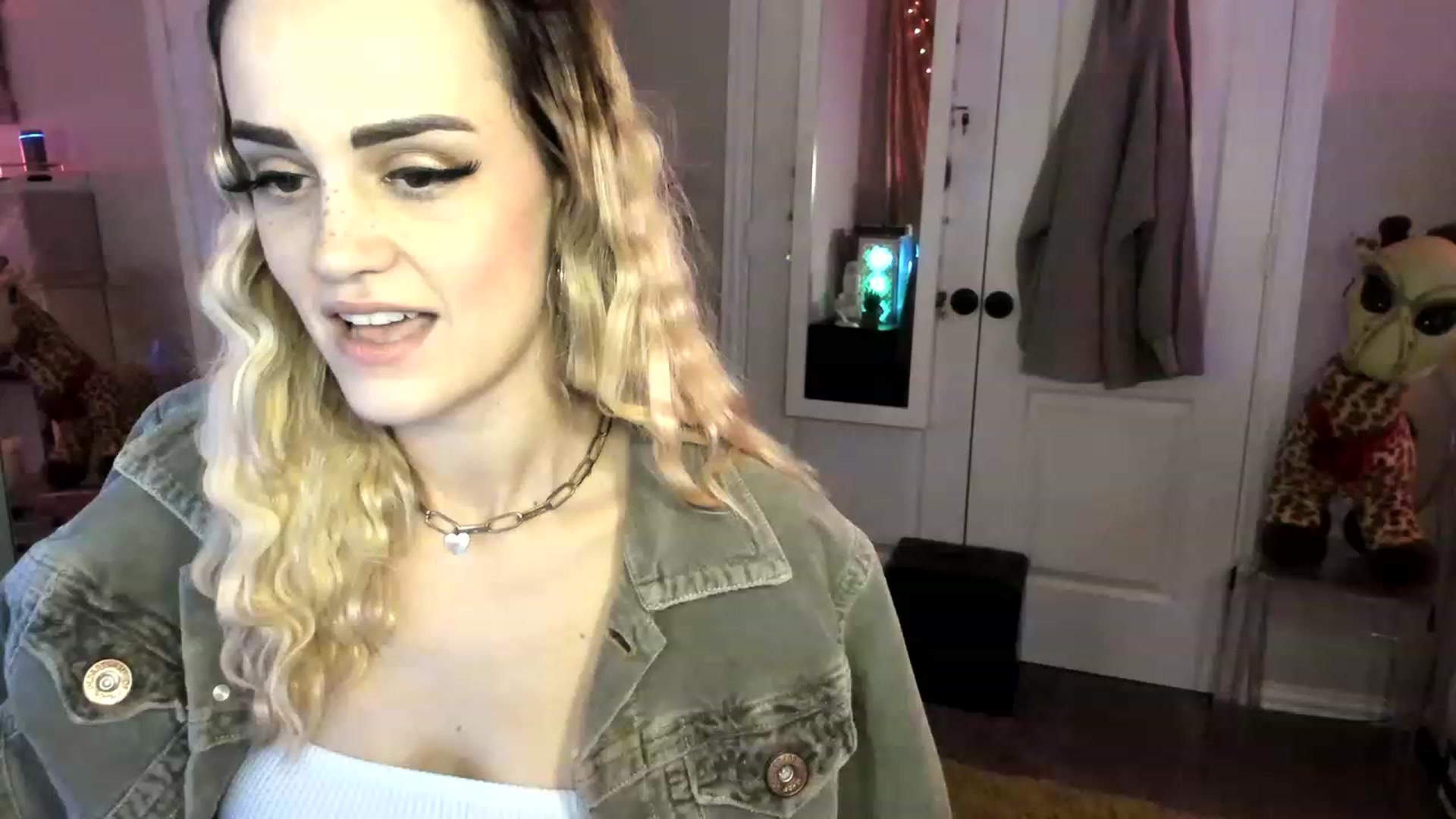 Gallery image thumbnail from AudryLikes's myfreecams stream on, 12/06/2022, 24:37 image 1 of 20