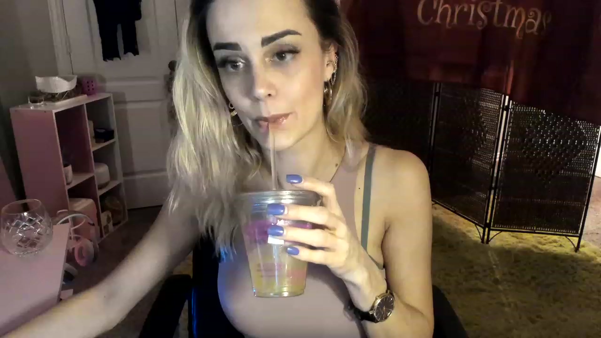 Gallery image thumbnail from AudryLikes's myfreecams stream on, 12/08/2022, 04:12 image 16 of 20