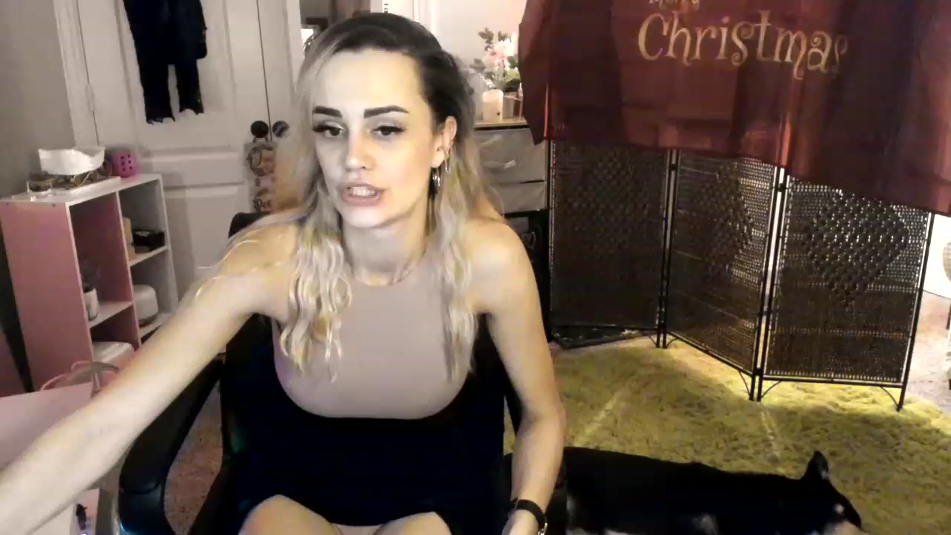 Gallery image thumbnail from AudryLikes's myfreecams stream on, 12/08/2022, 04:12 image 11 of 20