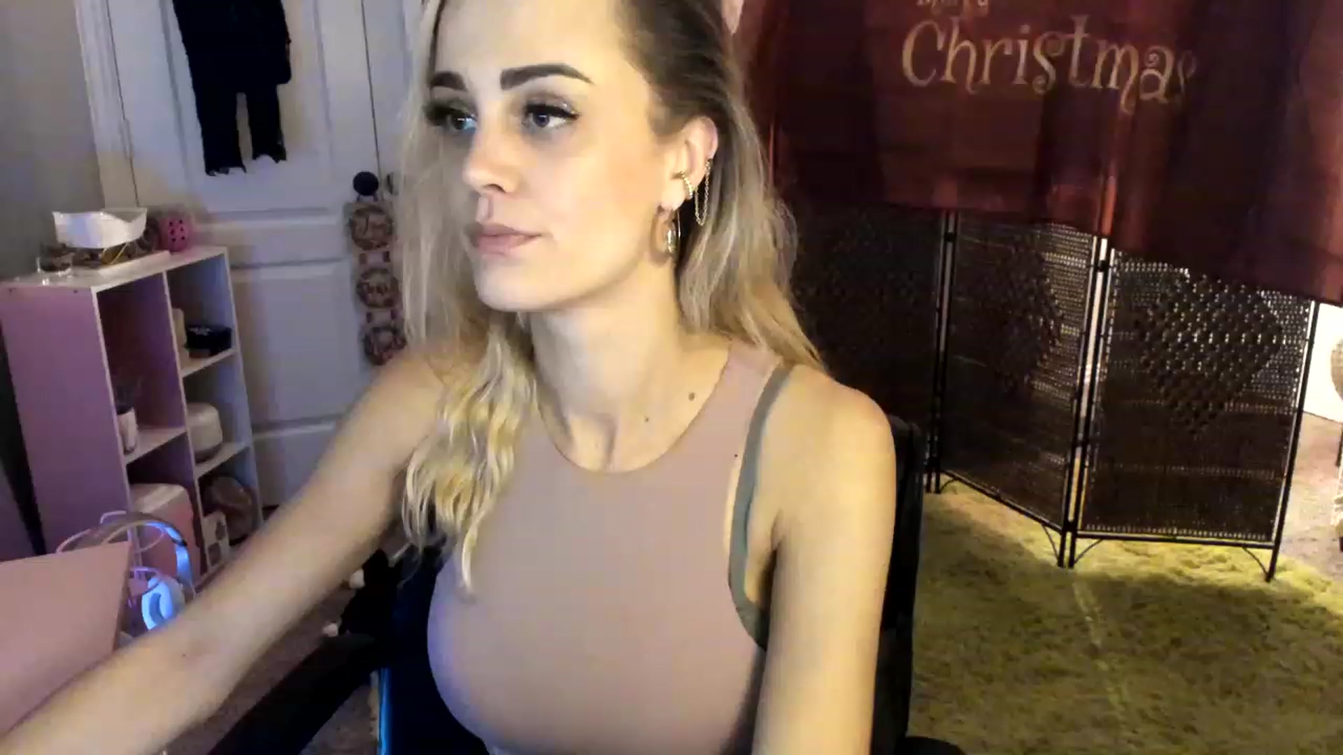Gallery image thumbnail from AudryLikes's myfreecams stream on, 12/08/2022, 04:12 image 8 of 20