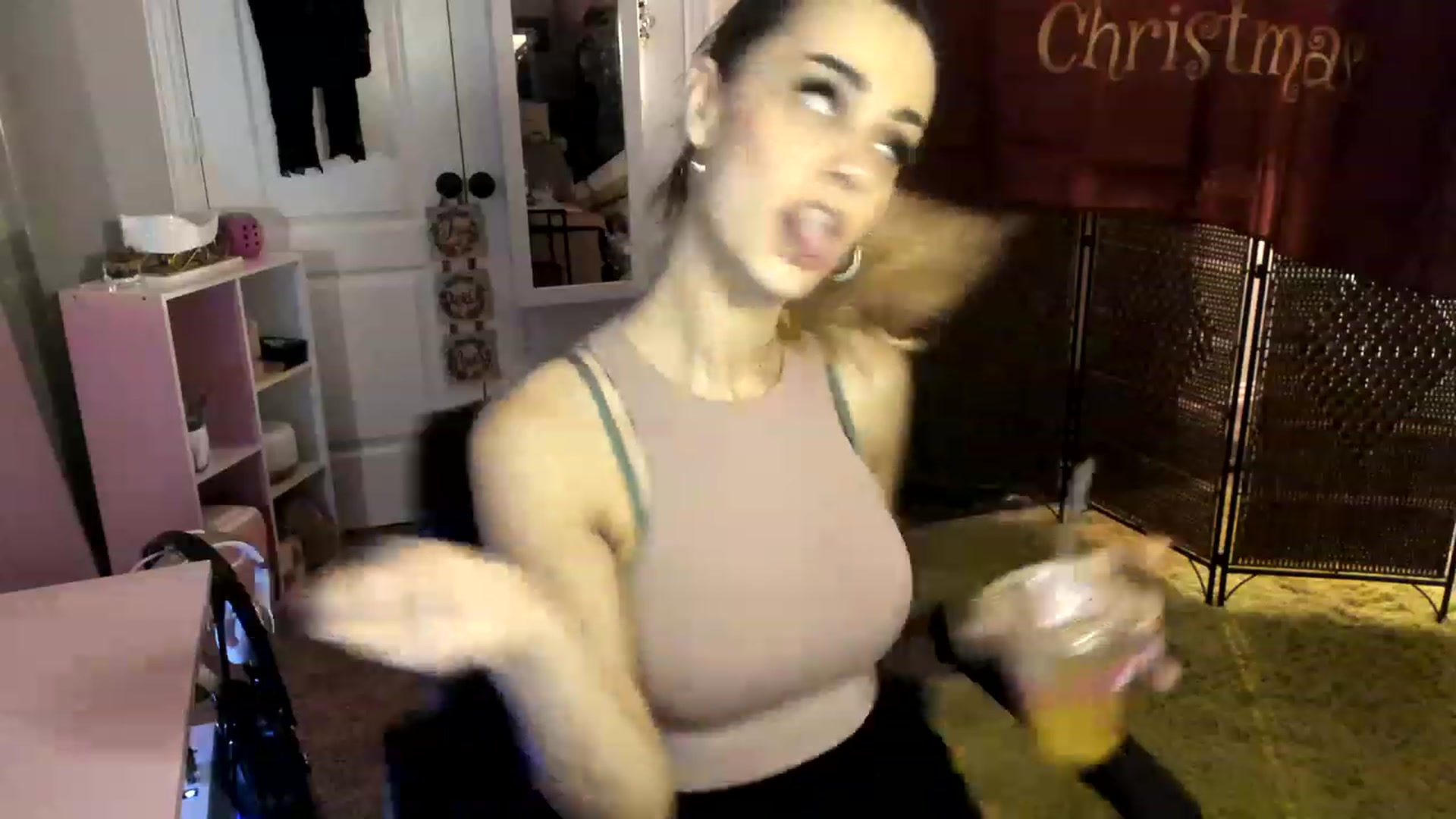 Gallery image thumbnail from AudryLikes's myfreecams stream on, 12/08/2022, 04:12 image 4 of 20