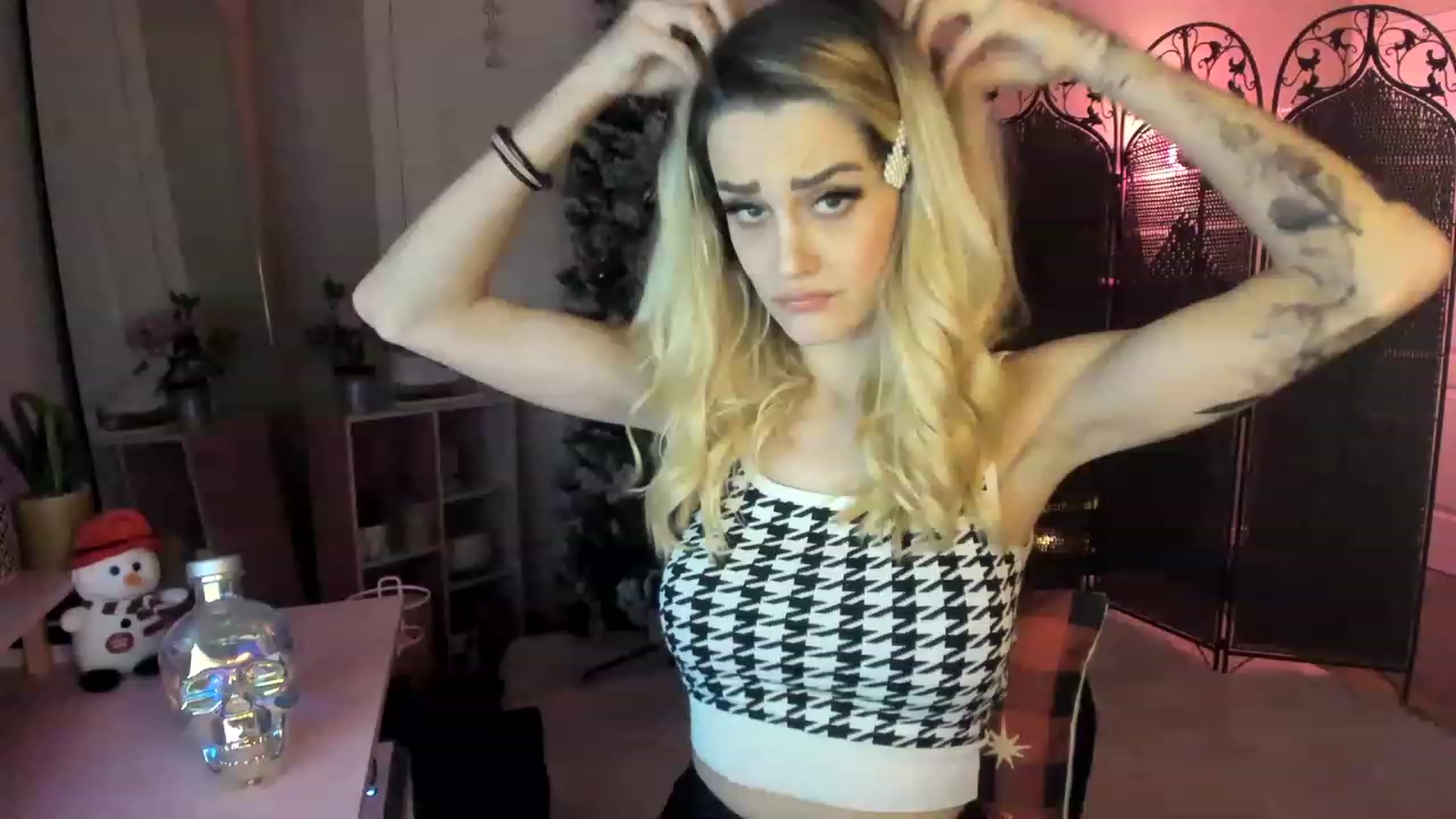 Gallery image thumbnail from AudryLikes's myfreecams stream on, 12/12/2022, 06:45 image 16 of 20