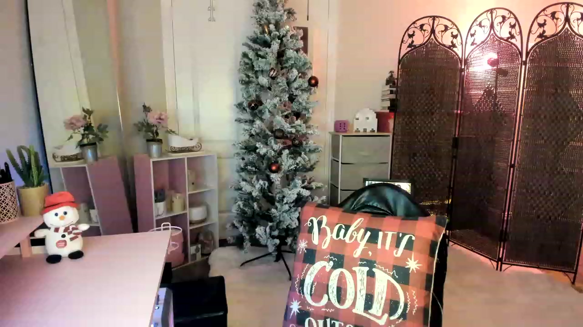 Gallery image thumbnail from AudryLikes's myfreecams stream on, 12/12/2022, 07:27 image 8 of 20