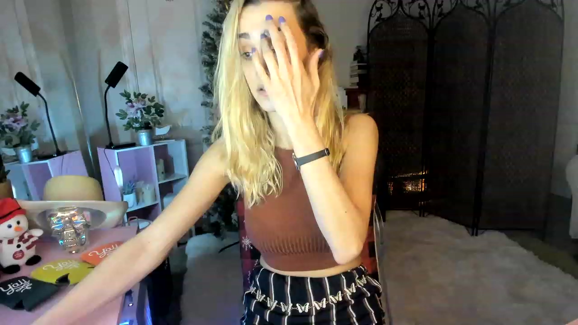 Gallery image thumbnail from AudryLikes's myfreecams stream on, 12/13/2022, 02:19 image 8 of 20