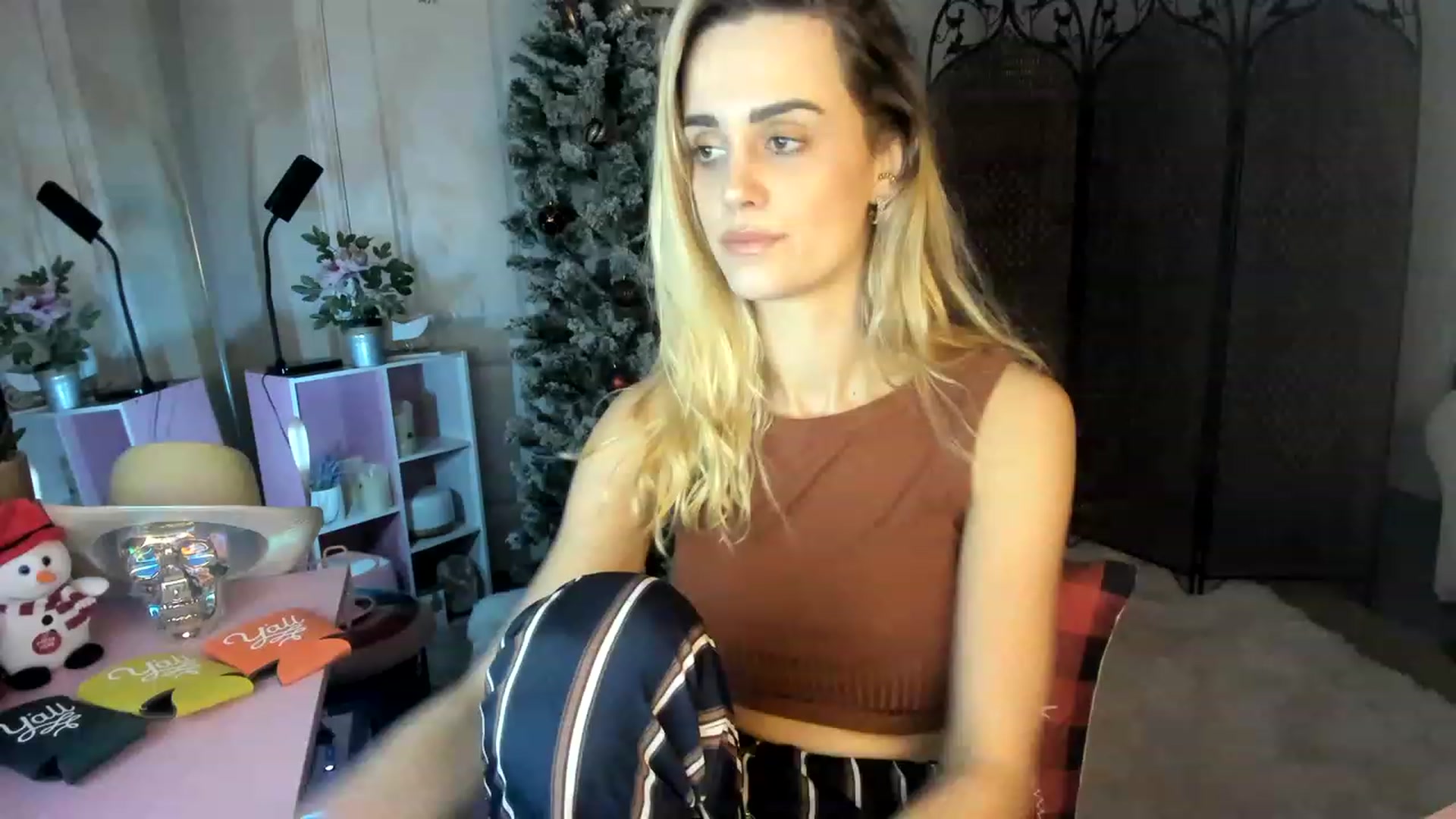 Gallery image thumbnail from AudryLikes's myfreecams stream on, 12/13/2022, 02:19 image 10 of 20